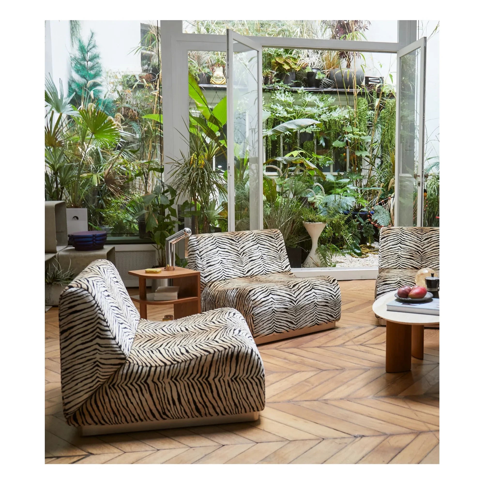 The Socialite Family - Rotondo modular firepit armchair, in tiger velvet fabric | Tiger