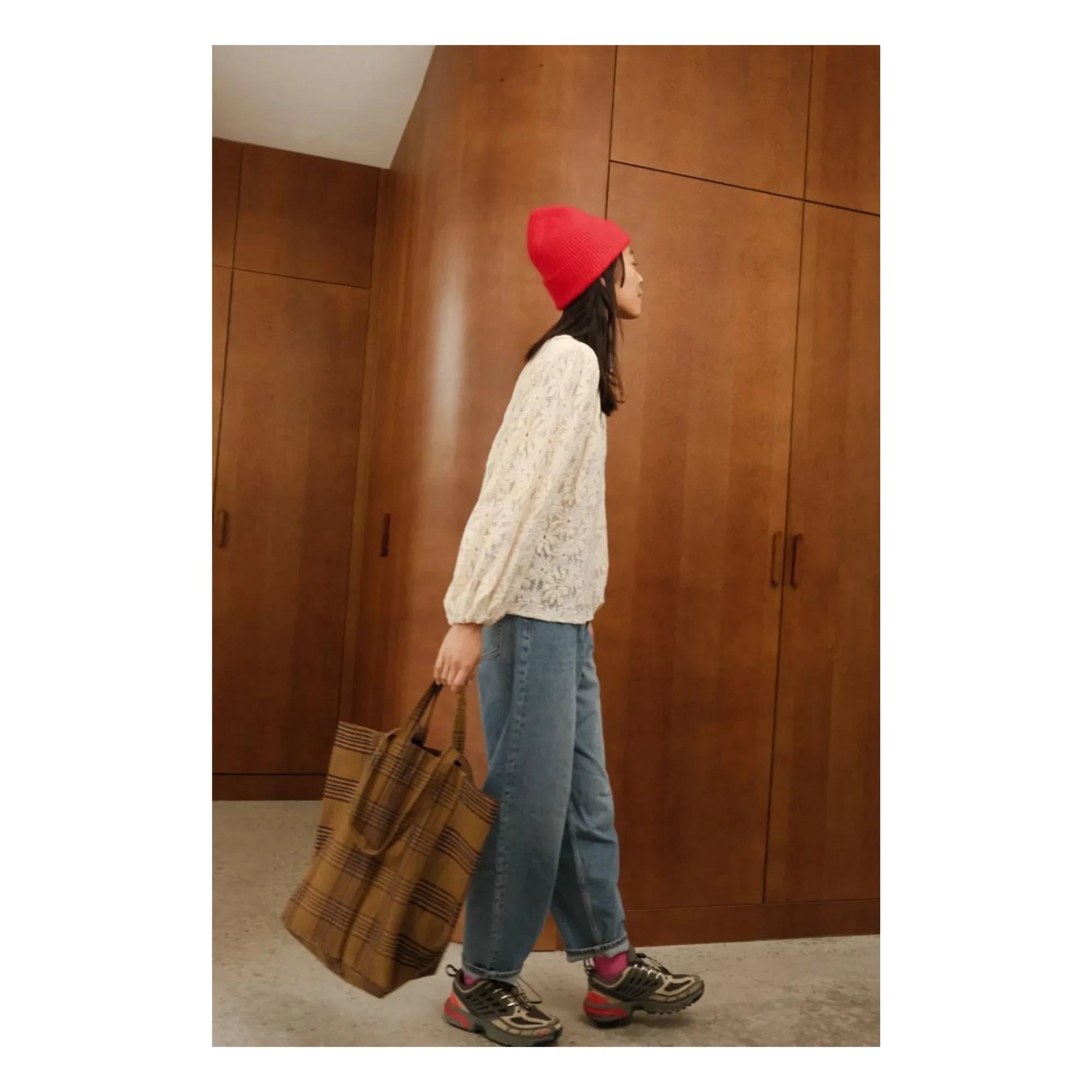 Rose in April - Elisabeth Echeveria Tote Bag | Brown