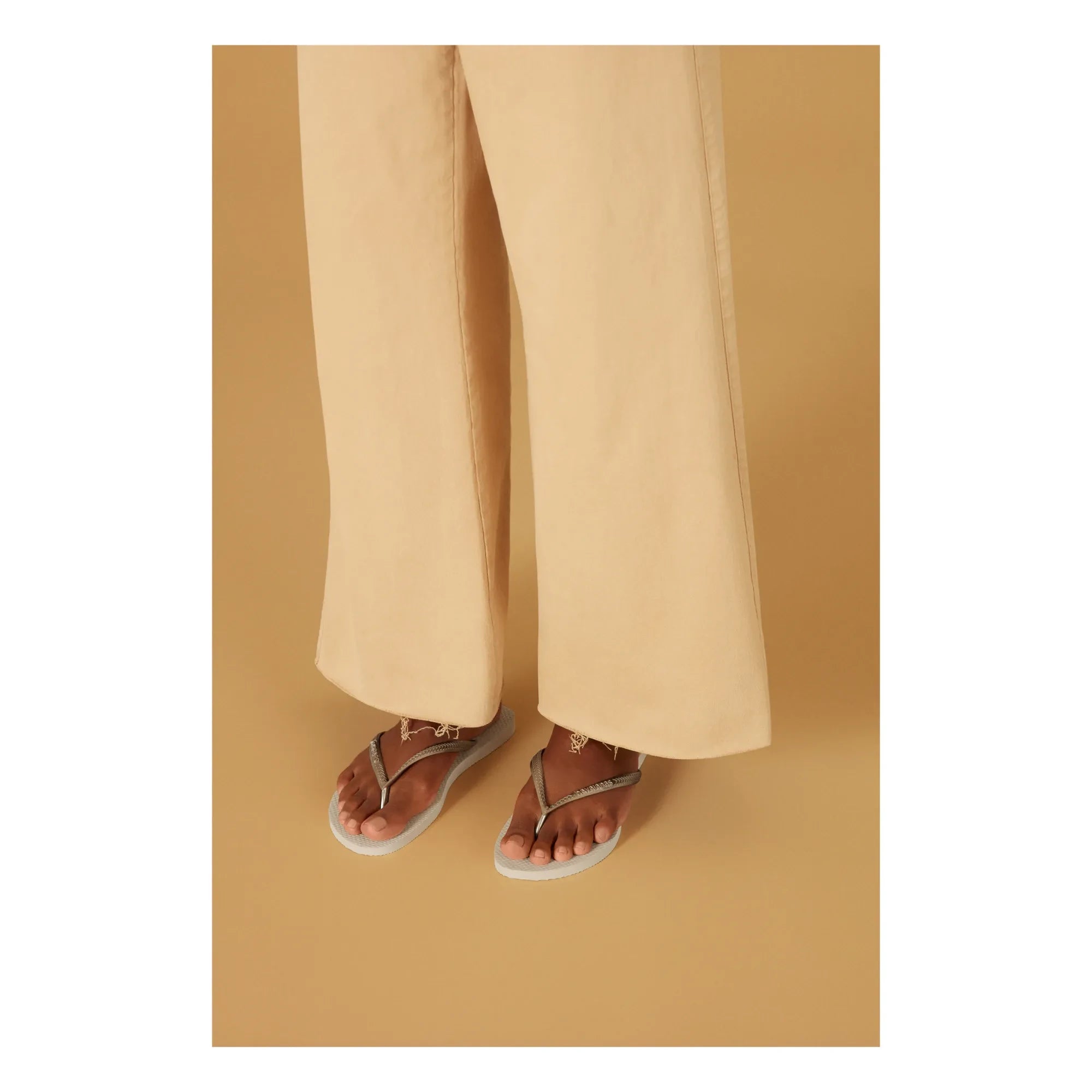 Havaianas - Thin Toe-Post Sandals | Beige