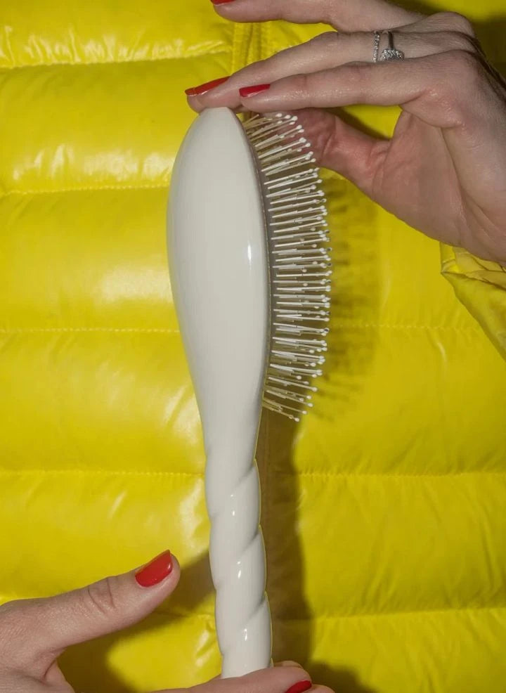 La Bonne Brosse - La Miracle Hair Brush No. 04 - Tangle Detangling and Massage | Cream