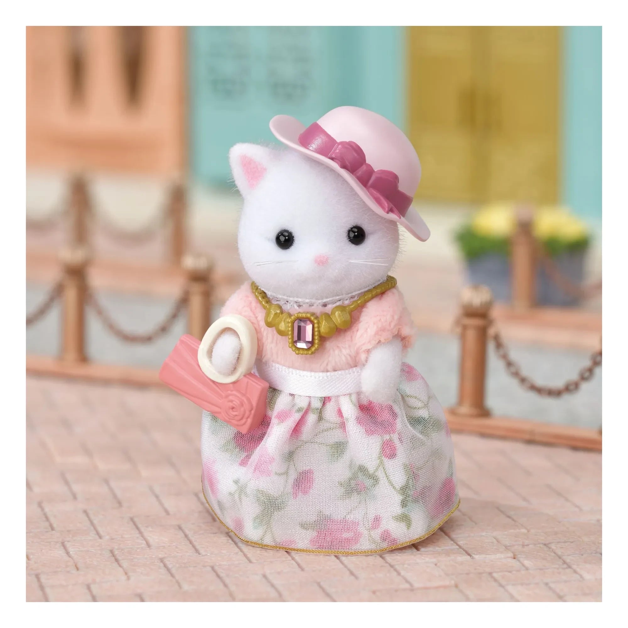 Sylvanian Families - Fashion Suitcase and Big Sister Fars Cat