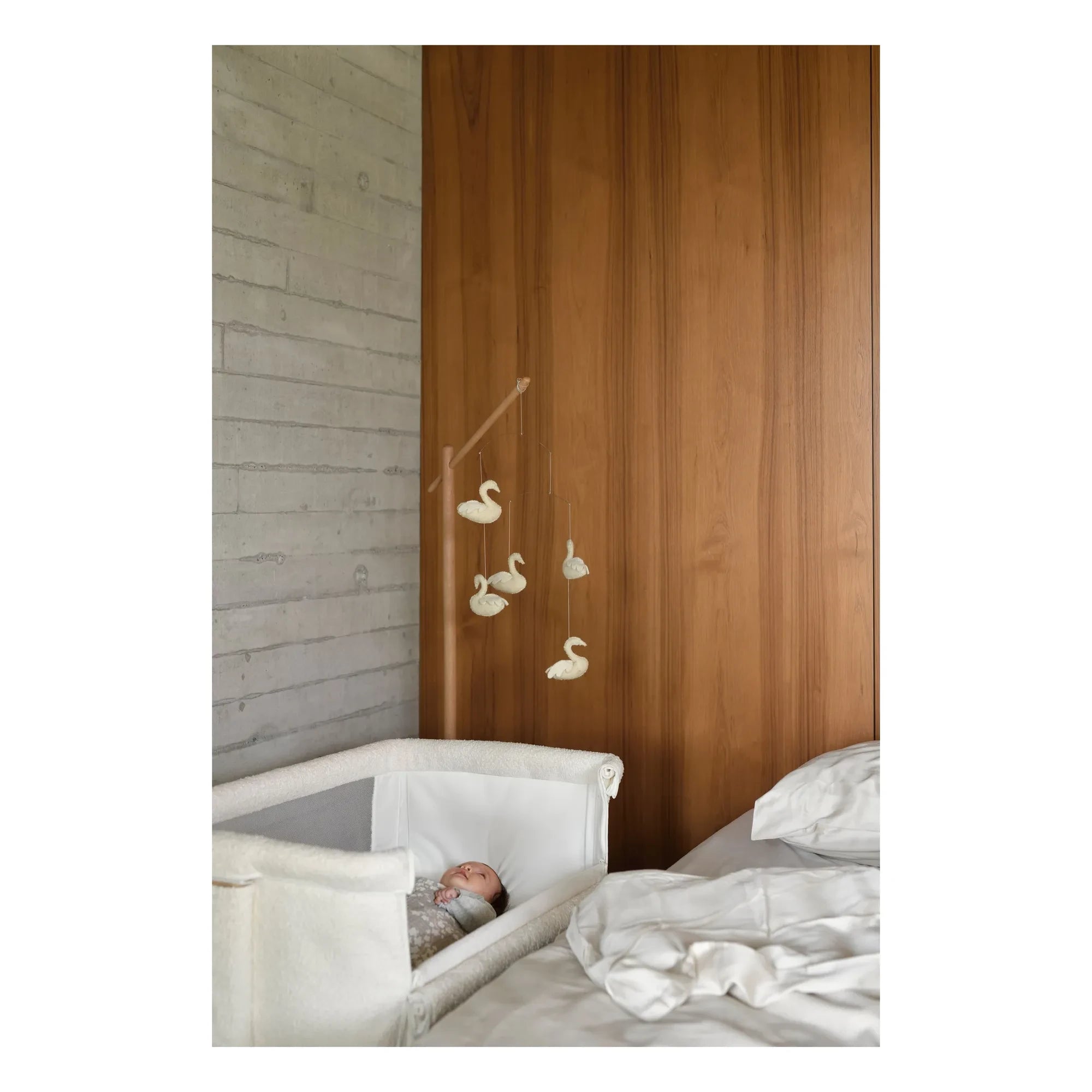 Quax - Mobile Swans | White