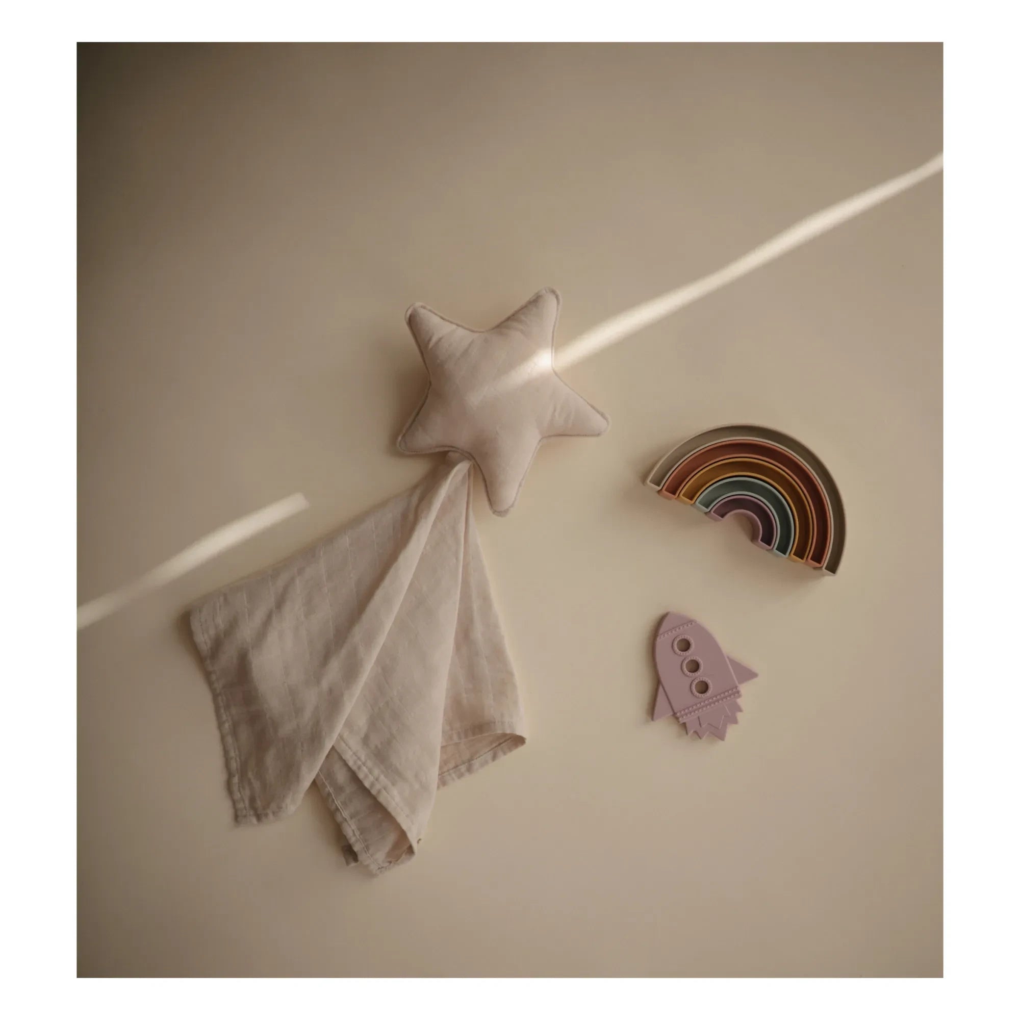 Mushie - Silikon Roket Diş Kaşıma Oyuncağı | Lila
