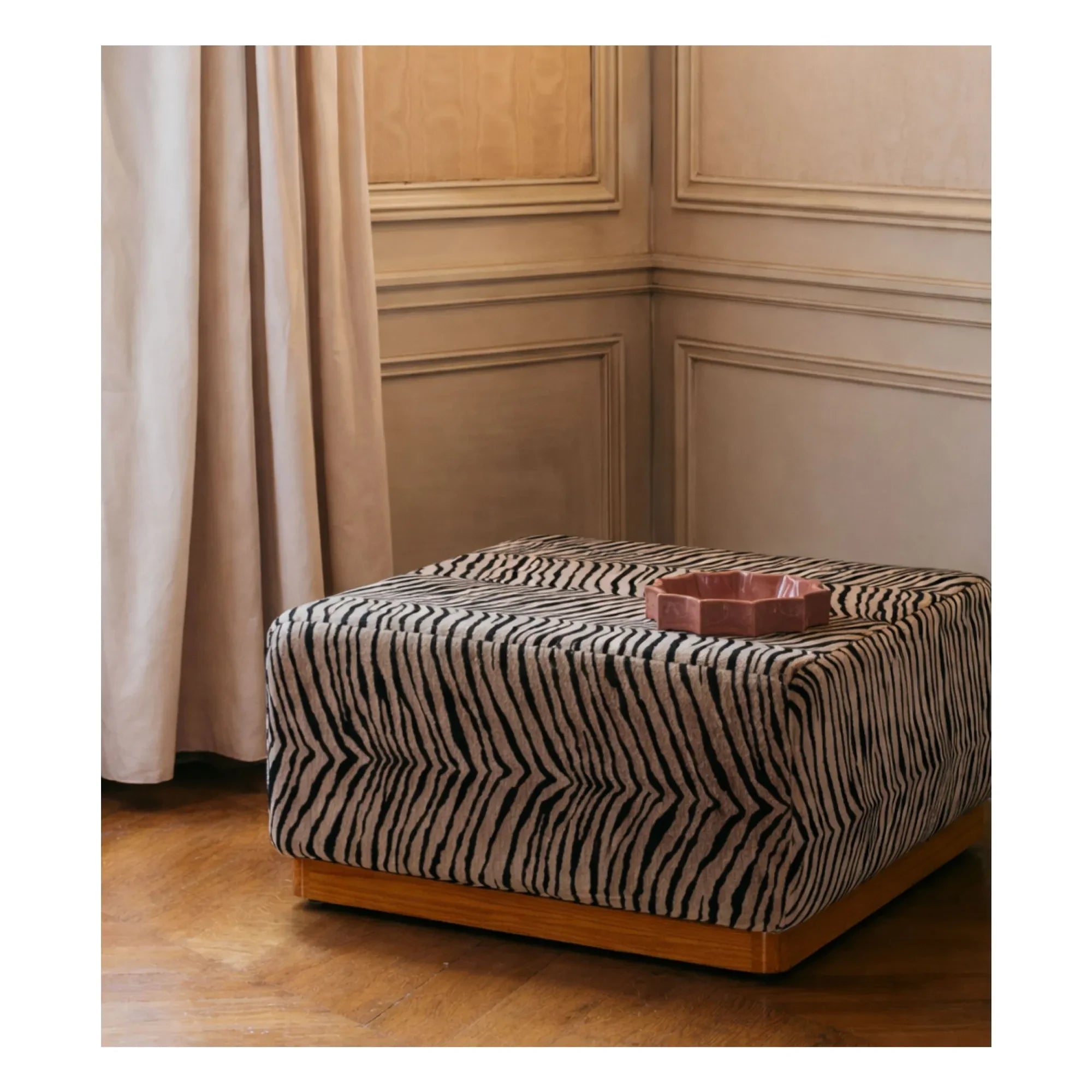 The Socialite Family - Rotondo velvet tiger pouf | Tiger