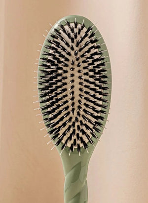 La Bonne Brosse - The Essential Hair Brush No. 02 - Care and Detangling | Almond Green