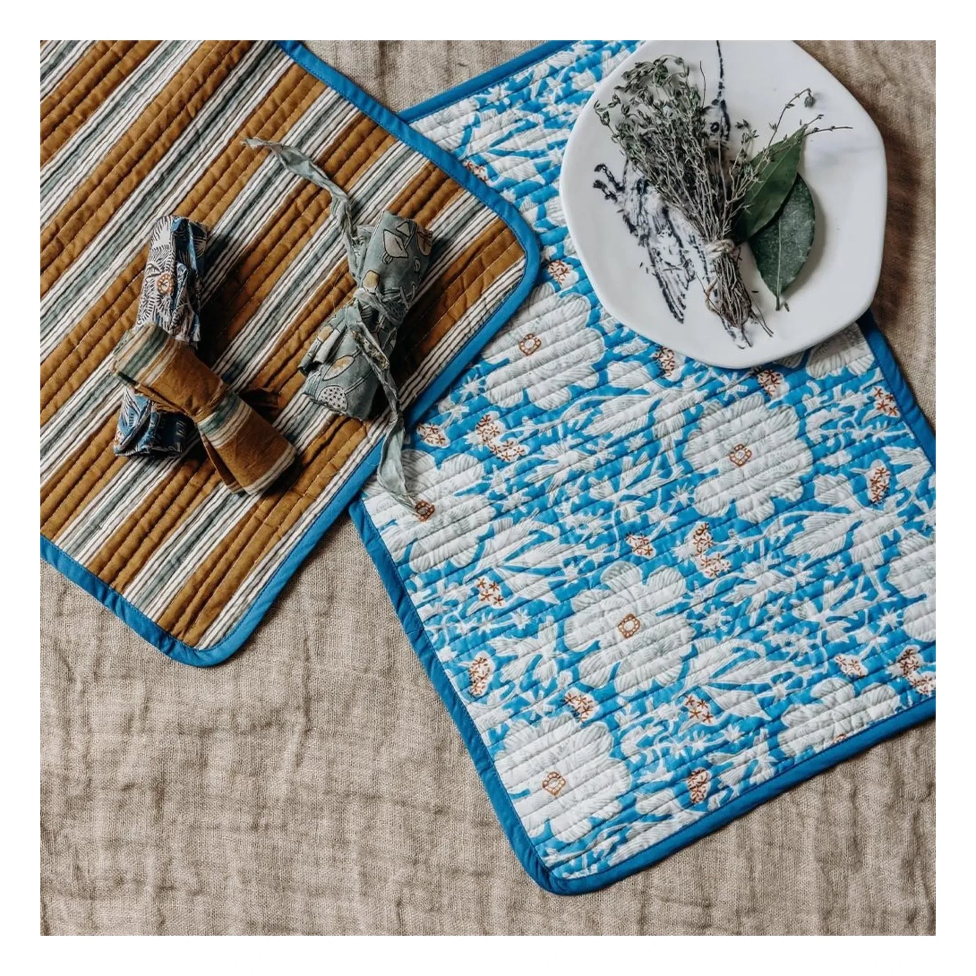 Le Monde Sauvage - St. Petersburg Reversible Placemat - 4-Piece Set | Blue