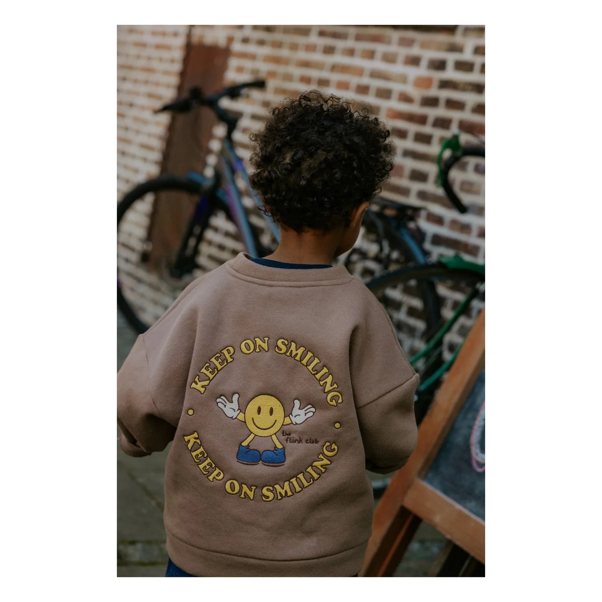 Fliink - Alvin Smiley Organic Cotton Sweatshirt | Taupe Brown