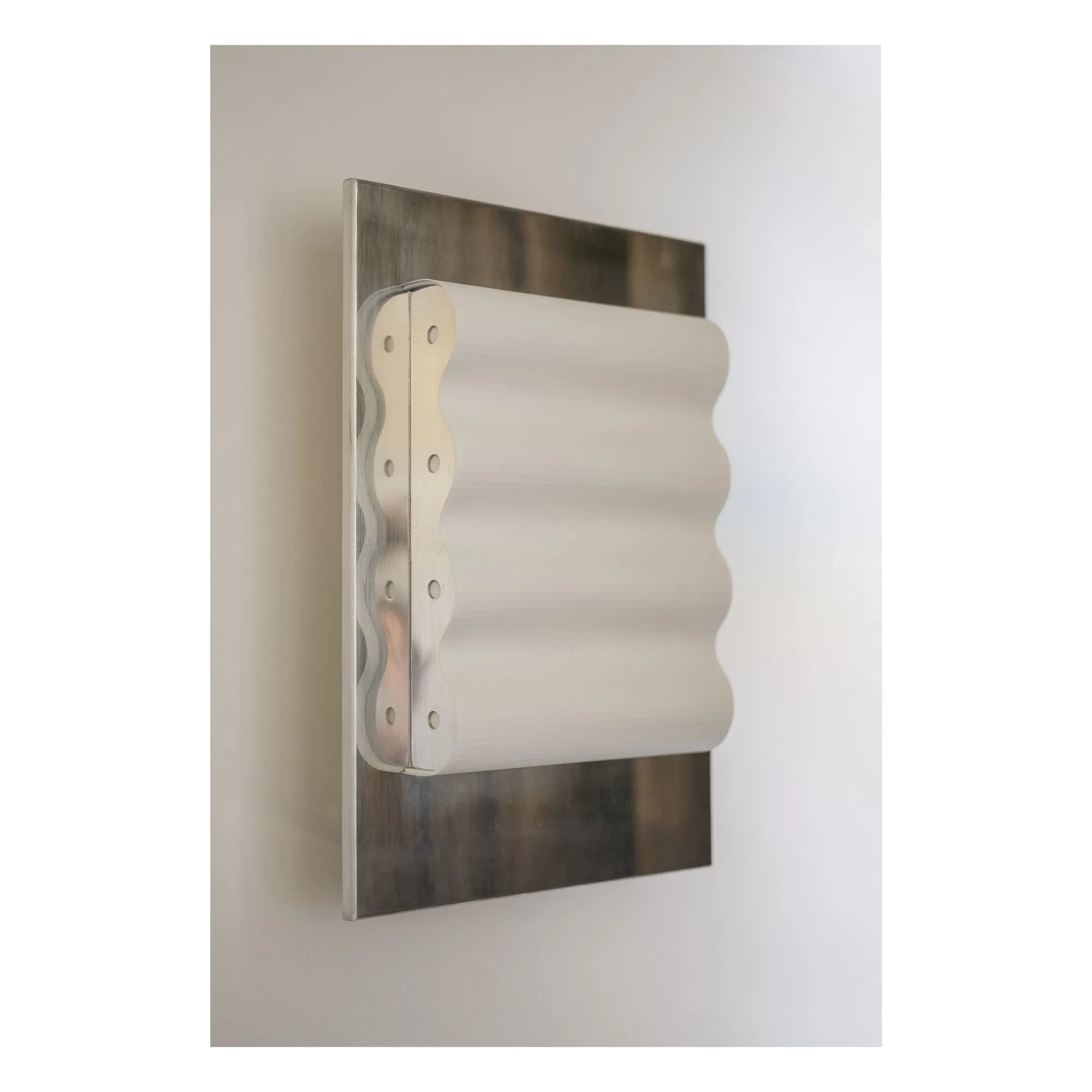 Violaine d'Harcourt - Frame Wave Wall Lamp | Silver