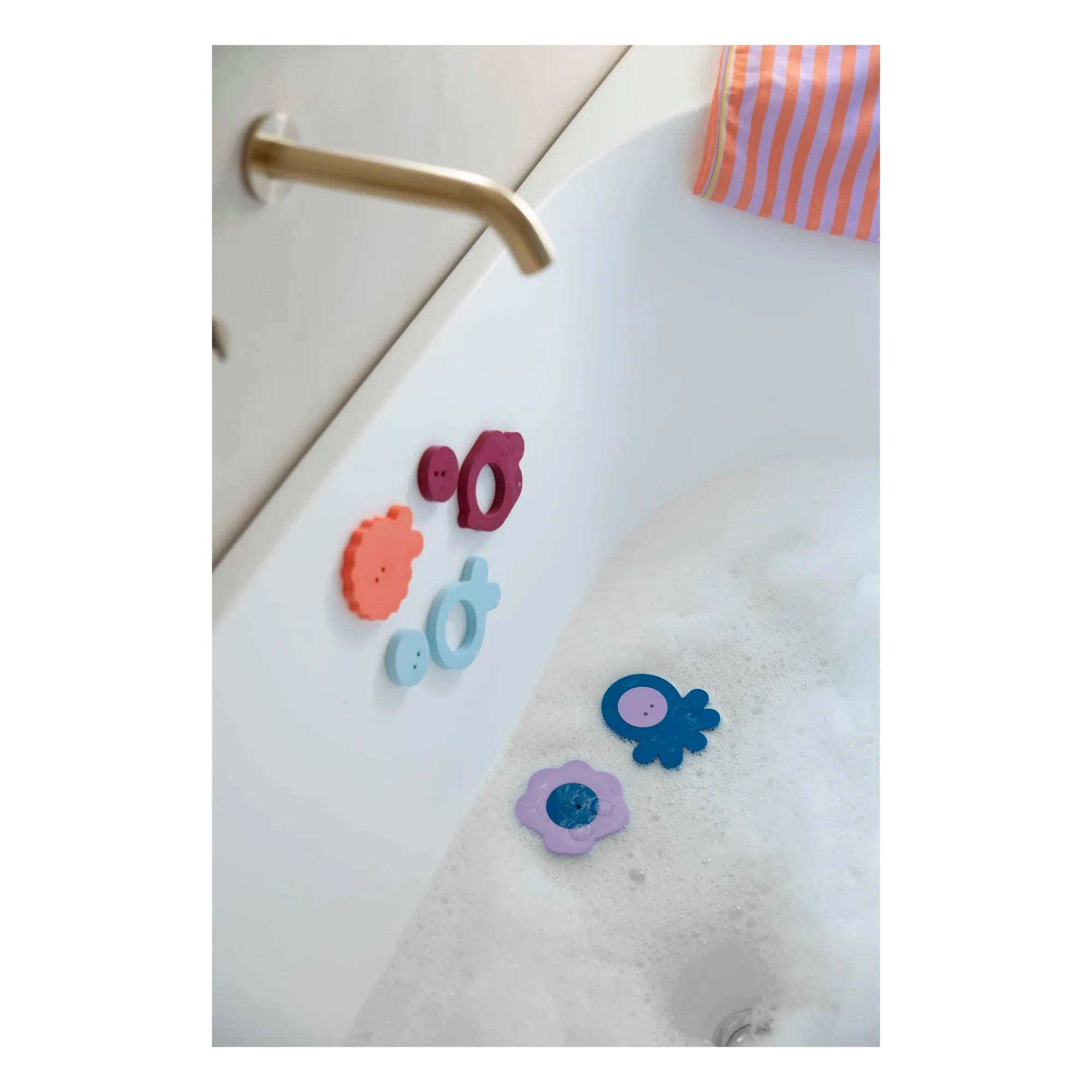 Quut - Seaside Bath Puzzle | Burgundy