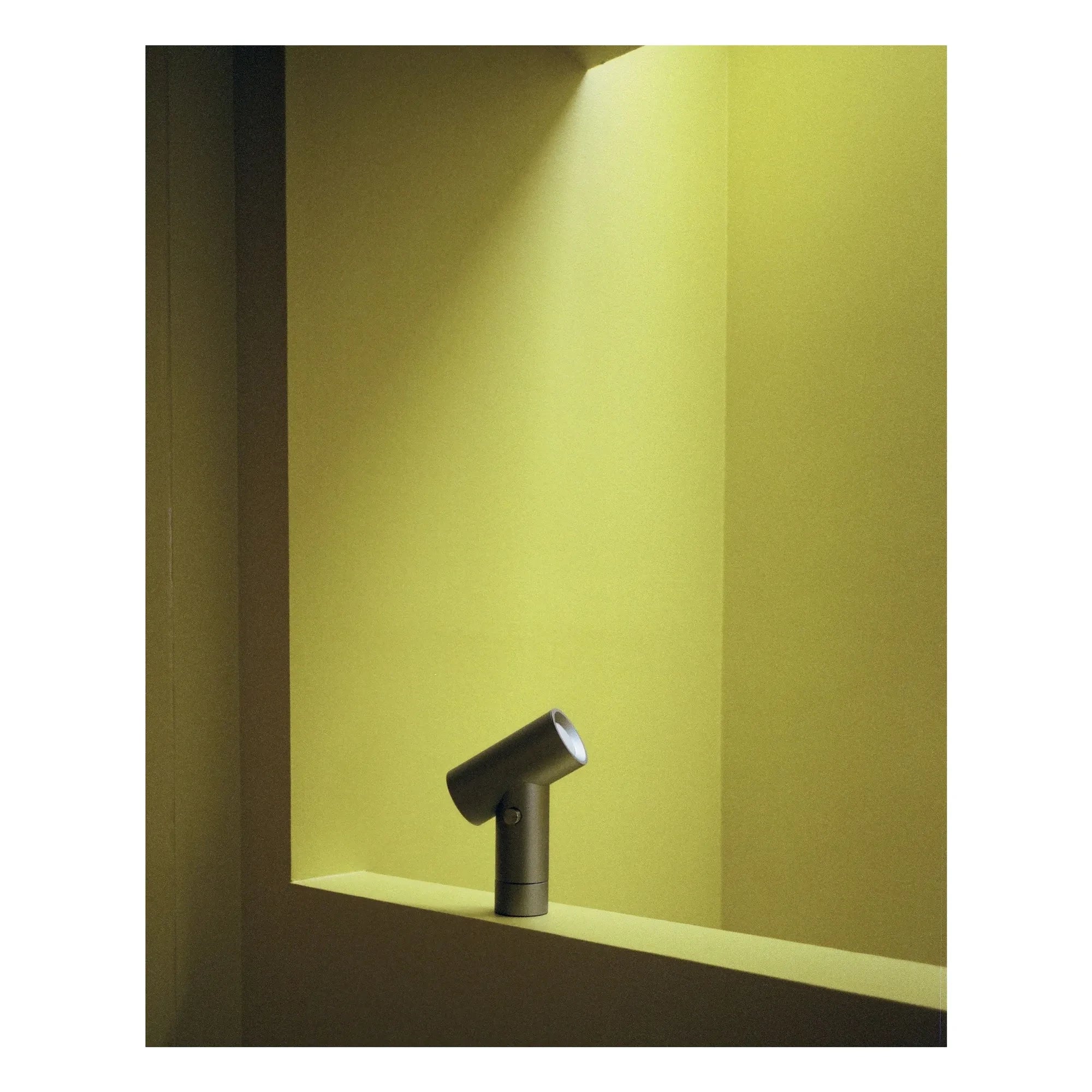 Muuto - Beam table lamp, Tom Chung | Black