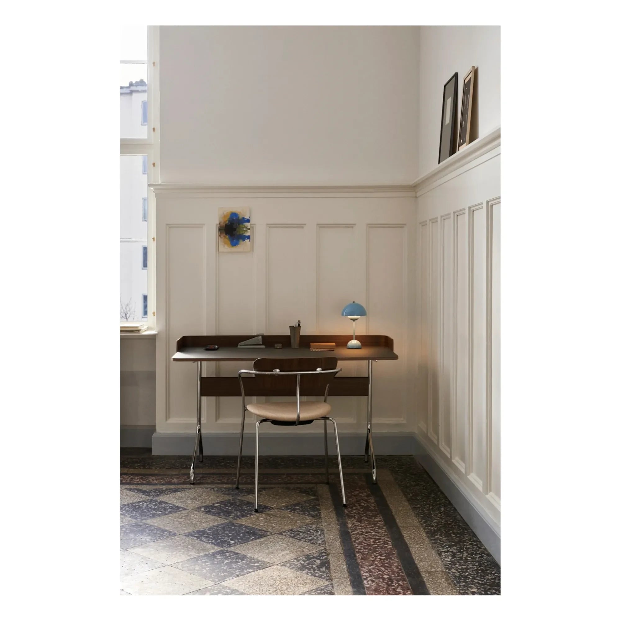 & Tradition - Pavilion AV17 Masa, Krom Taban | Ceviz