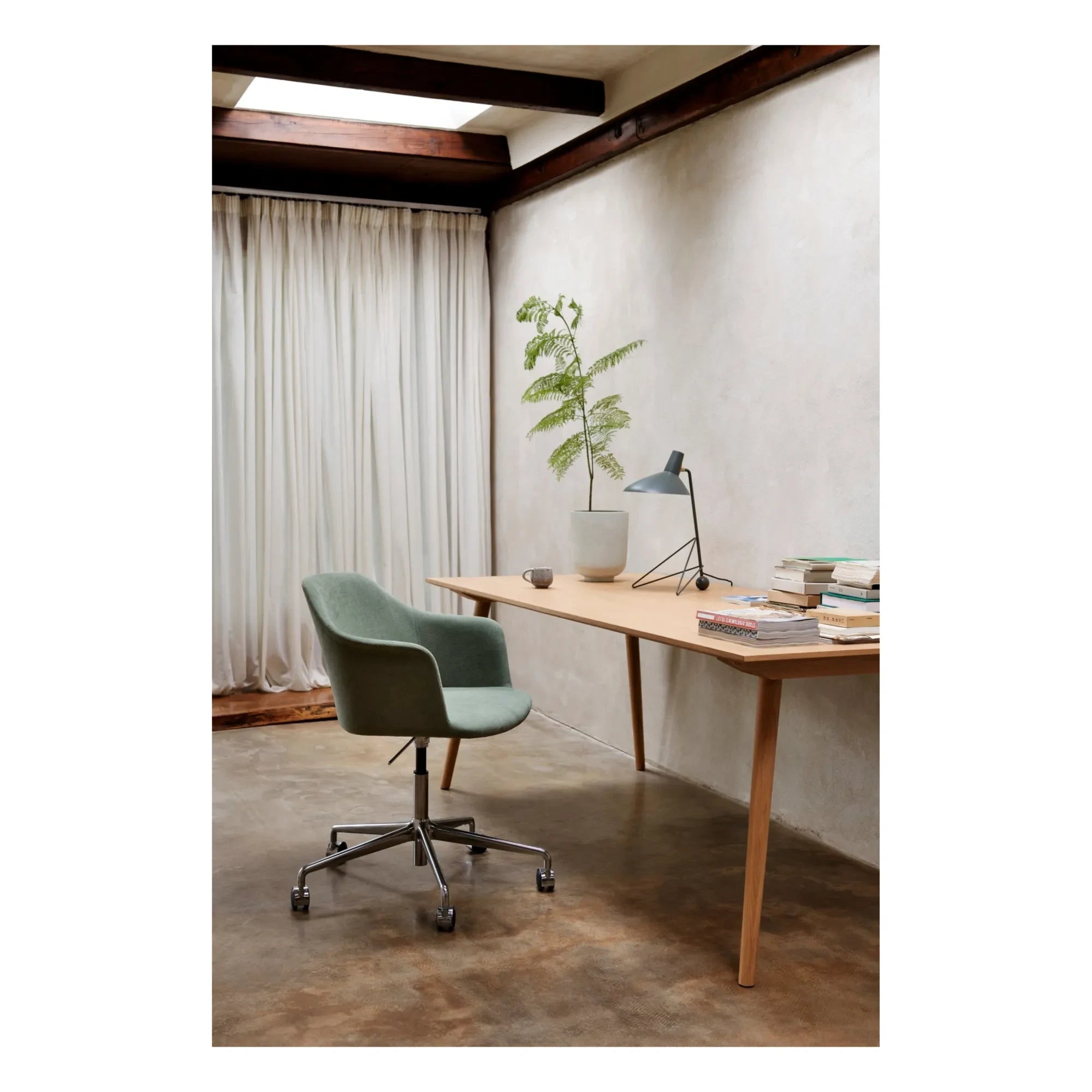 & Tradition - Tripod HM9 Table Lamp | Moss Green