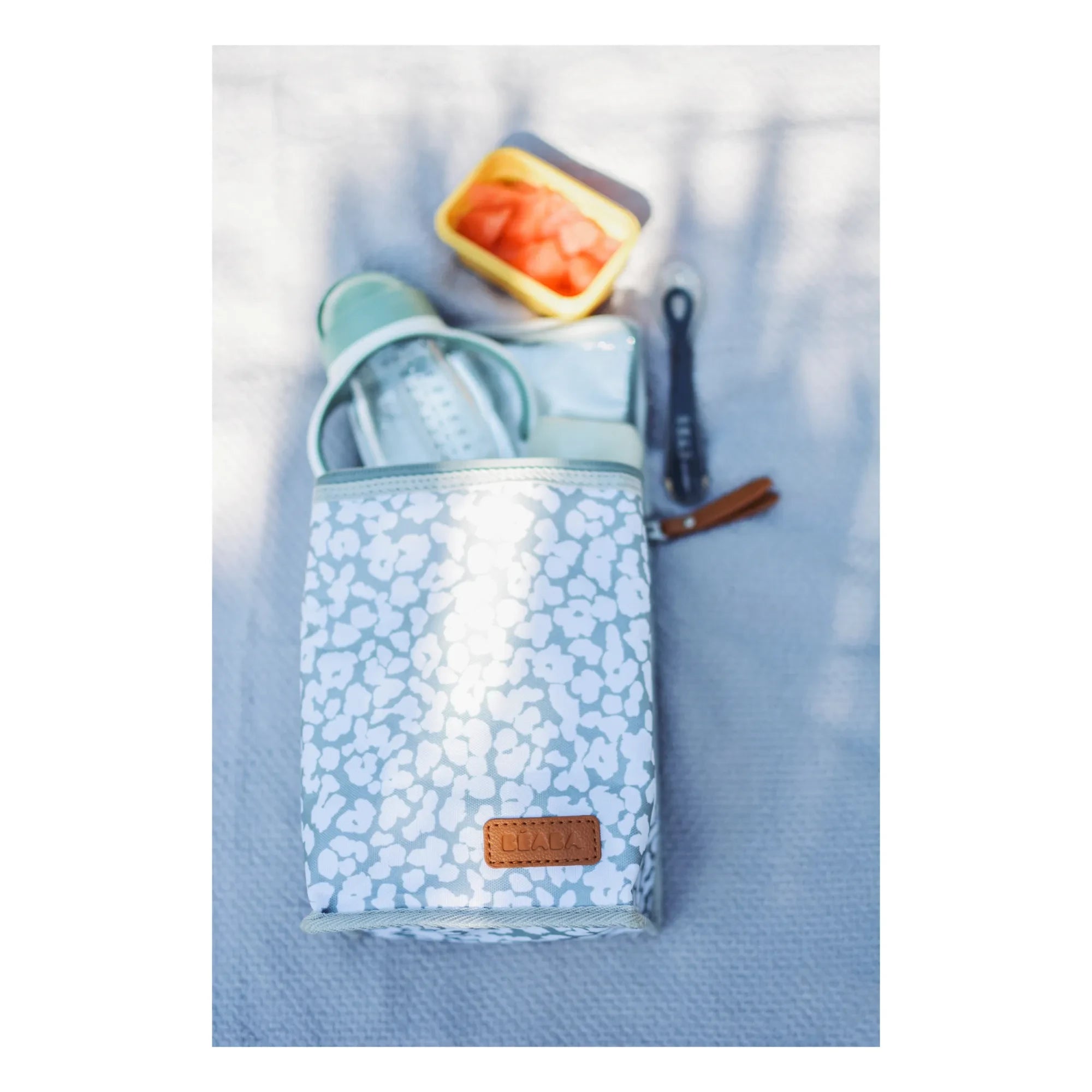 Béaba - Cherry Blossom Insulated Lunch Bag | Gray