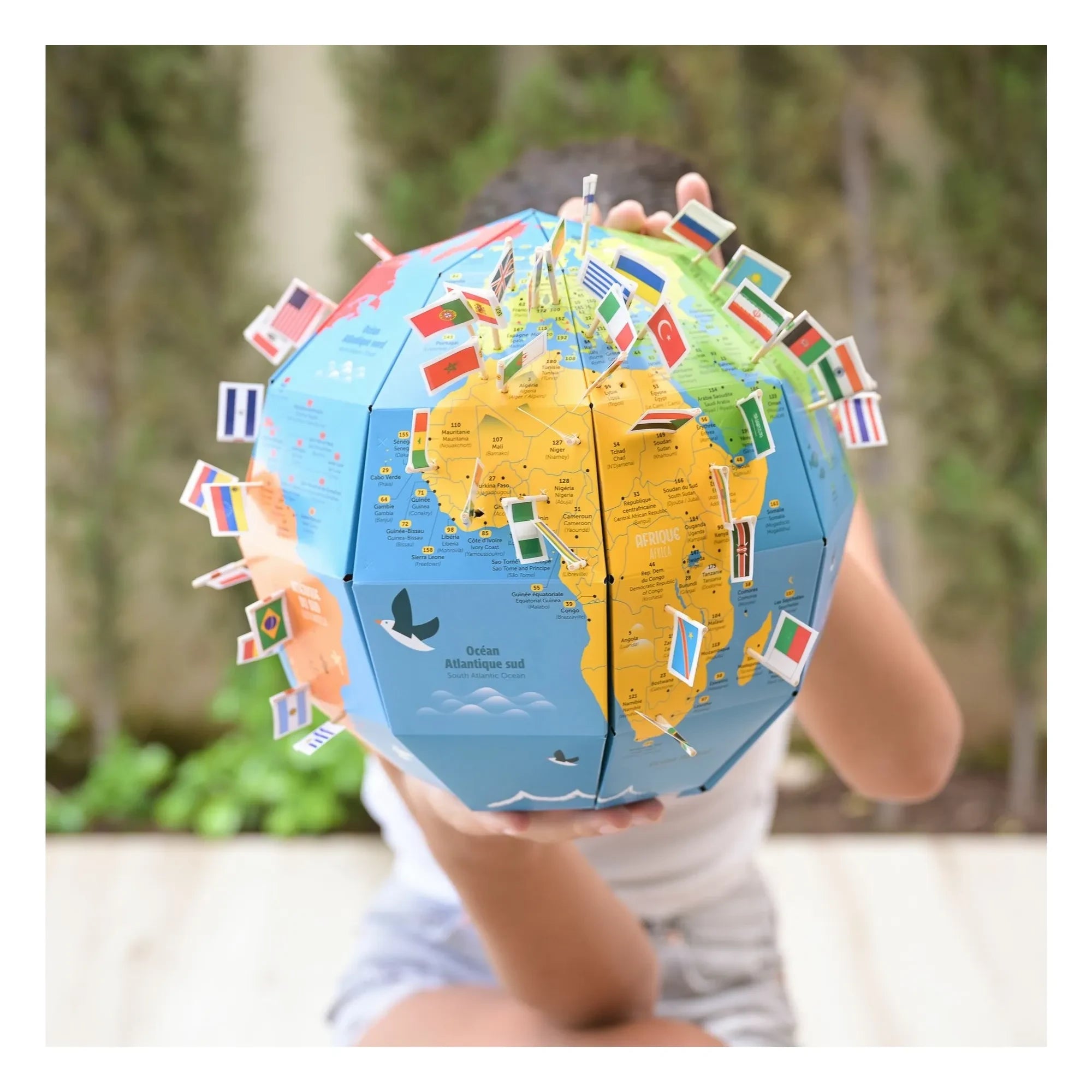 Poppik - Flag Making with Globe