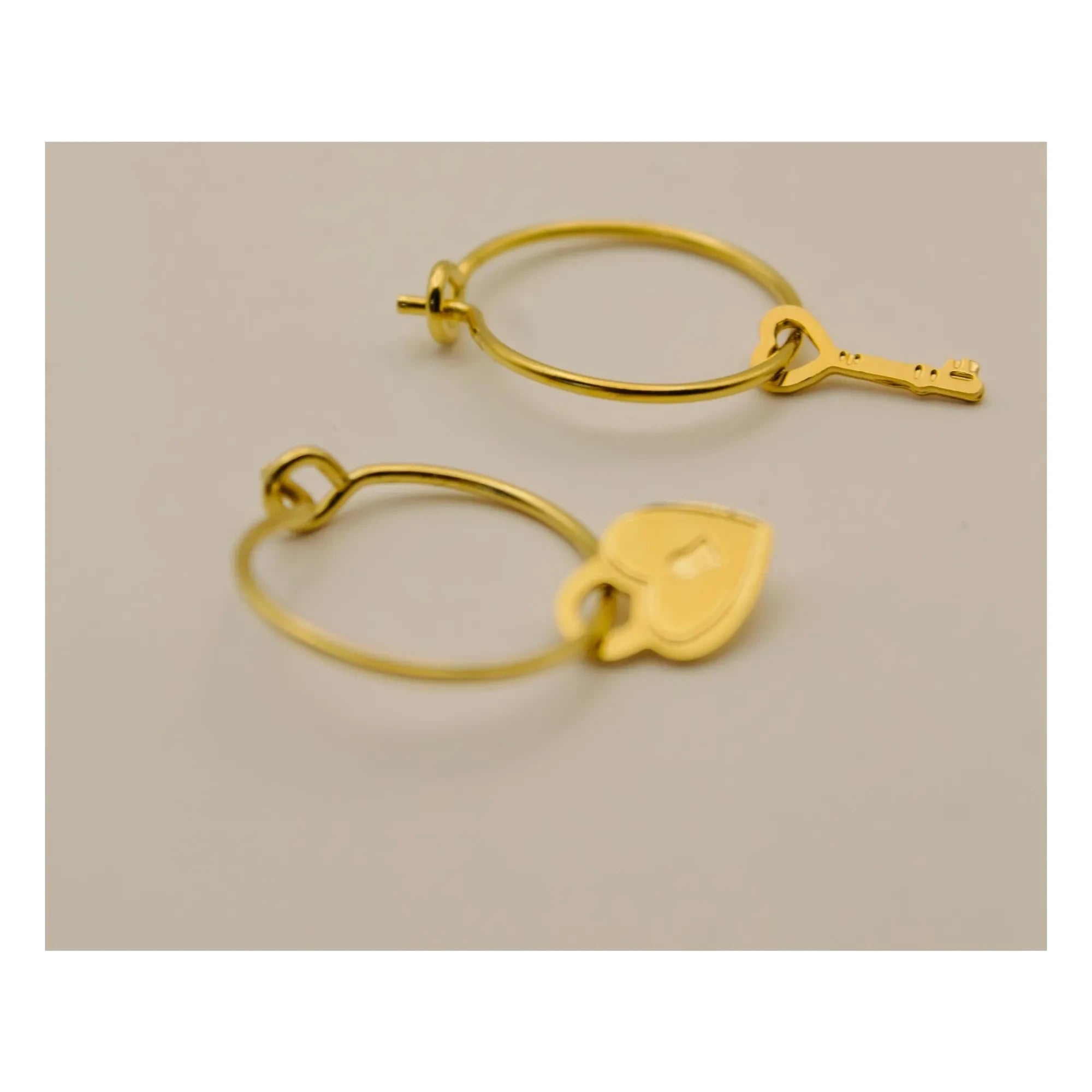 Adorabili - Hidden Asymmetric Hoop Earrings | Gold