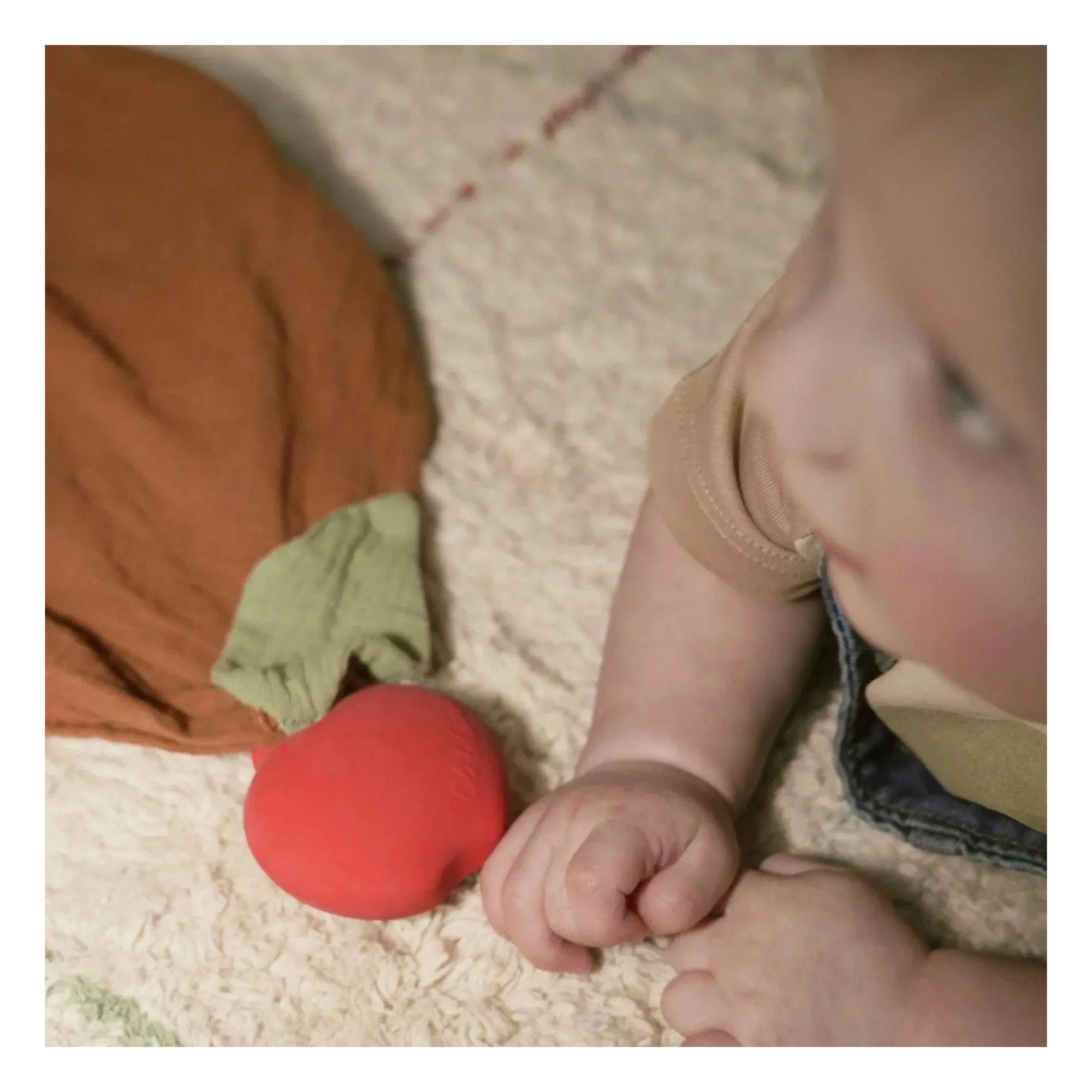 Oli & Carol - Pepa la Pomme Plush Pacifier Clip | Red