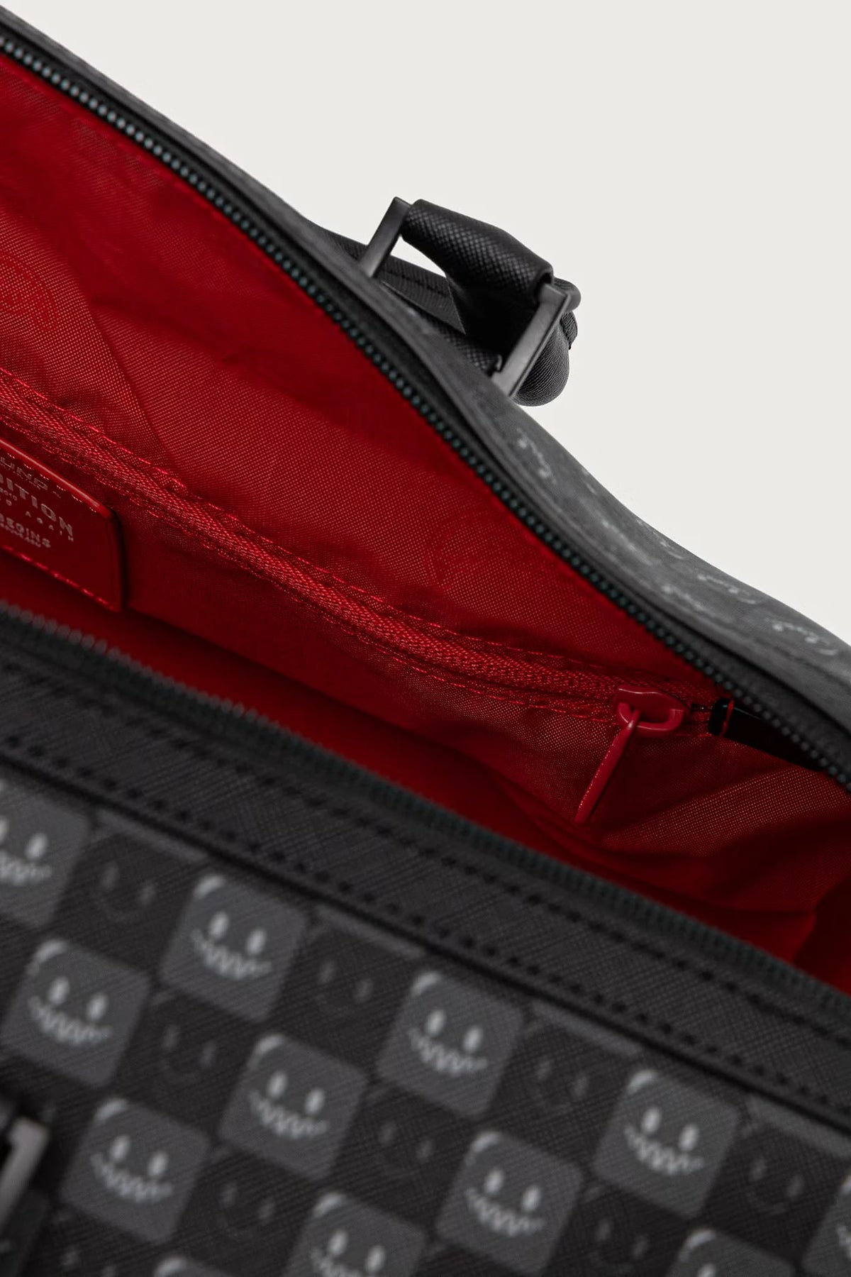 Sprayground - Gray Shark Bag in Paris 910D9313NSZ