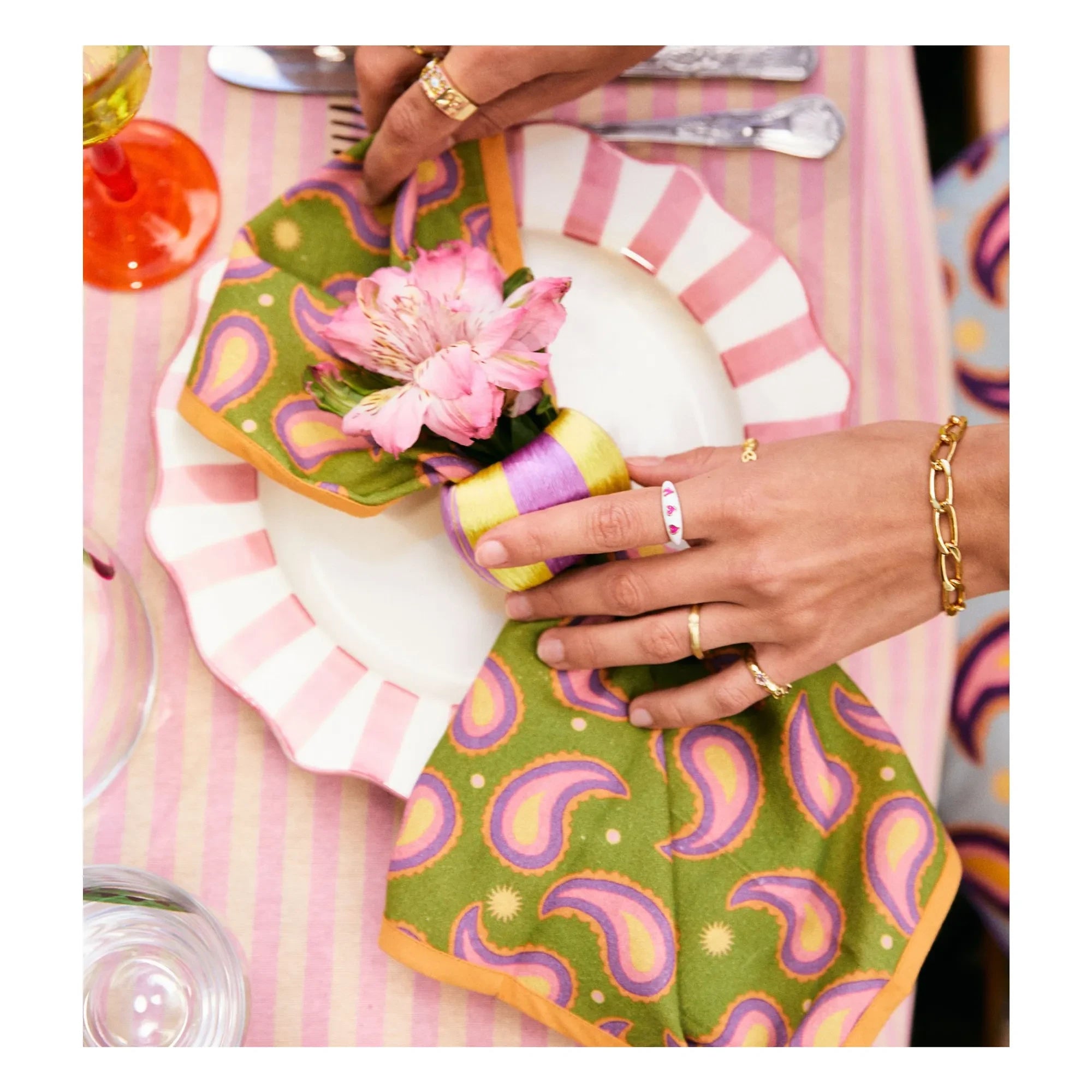 Anna + Nina - Striped plate - 27 cm | Pink
