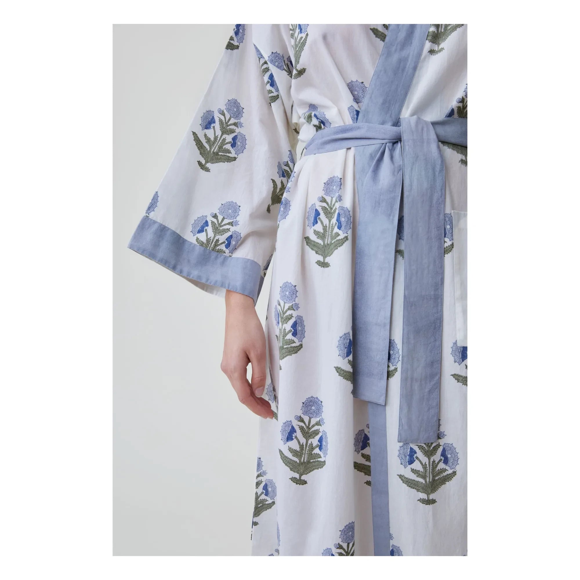 Scarlette Ateliers - Clark Poppy Patterned Kimono | White