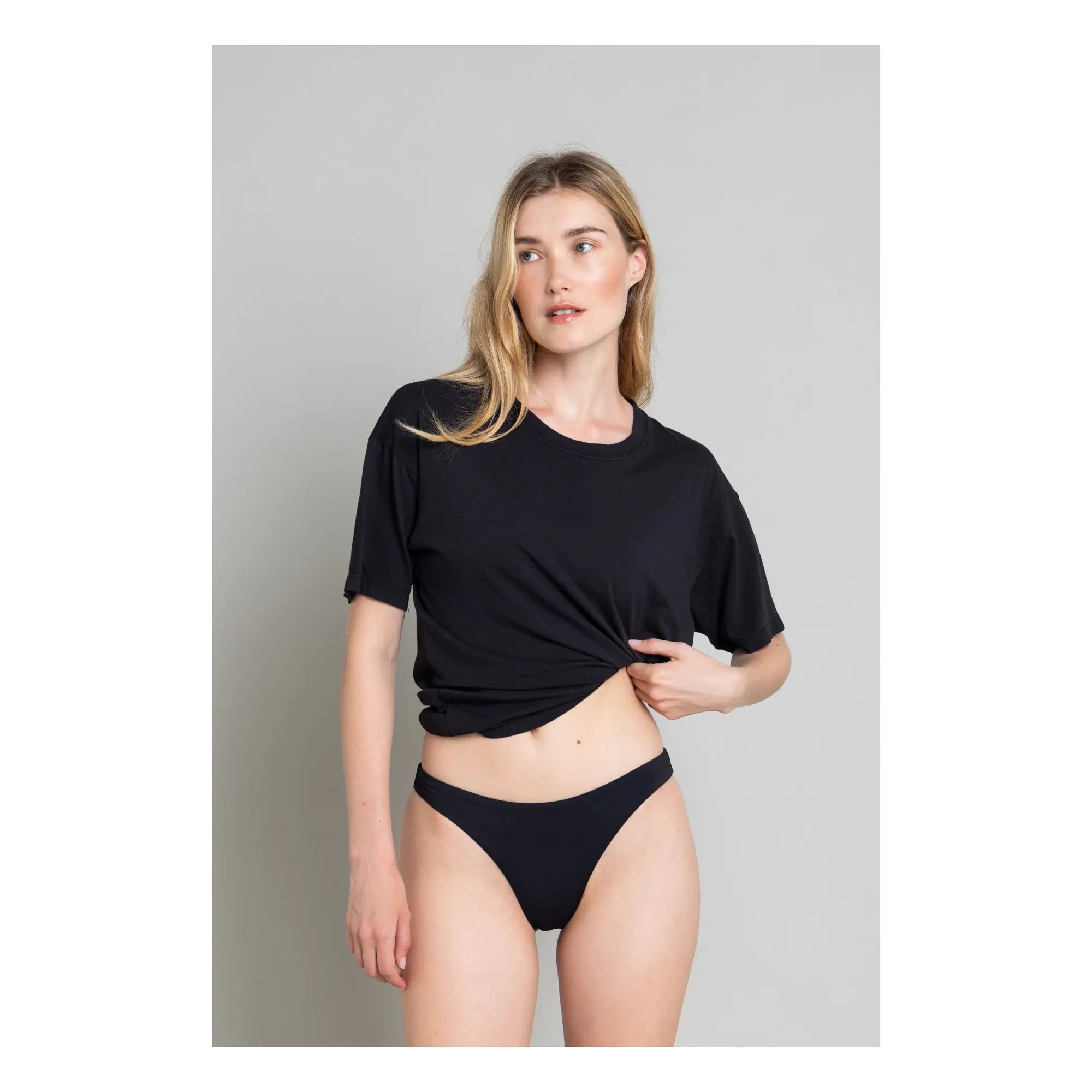 Smallable Woman - Low-Cut Swimsuit Lisa | Black