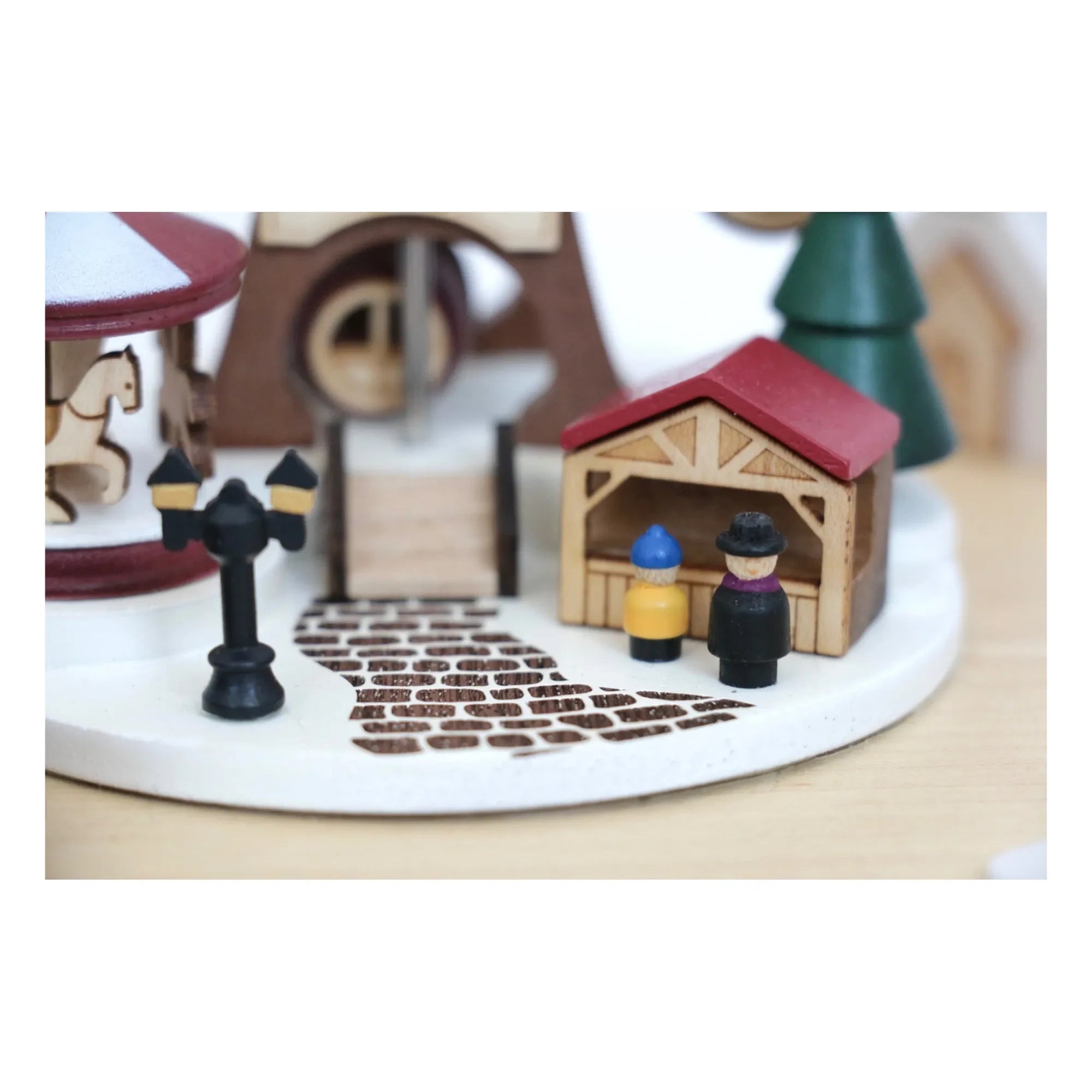 Wooderful life - Wooden Music Box at the Christmas Market