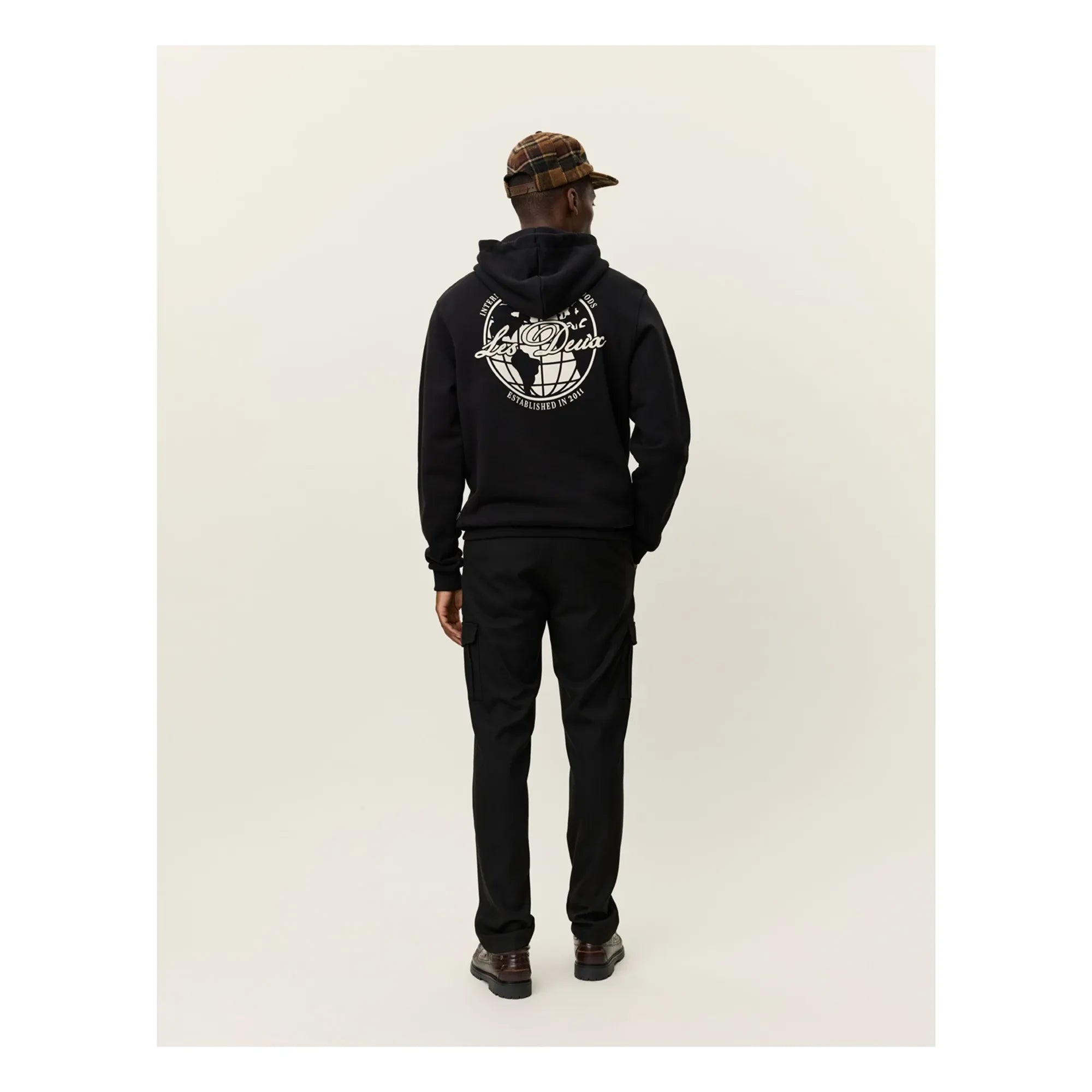 Les Deux - Ben Globe Organic Cotton Hoodie | Dark Black