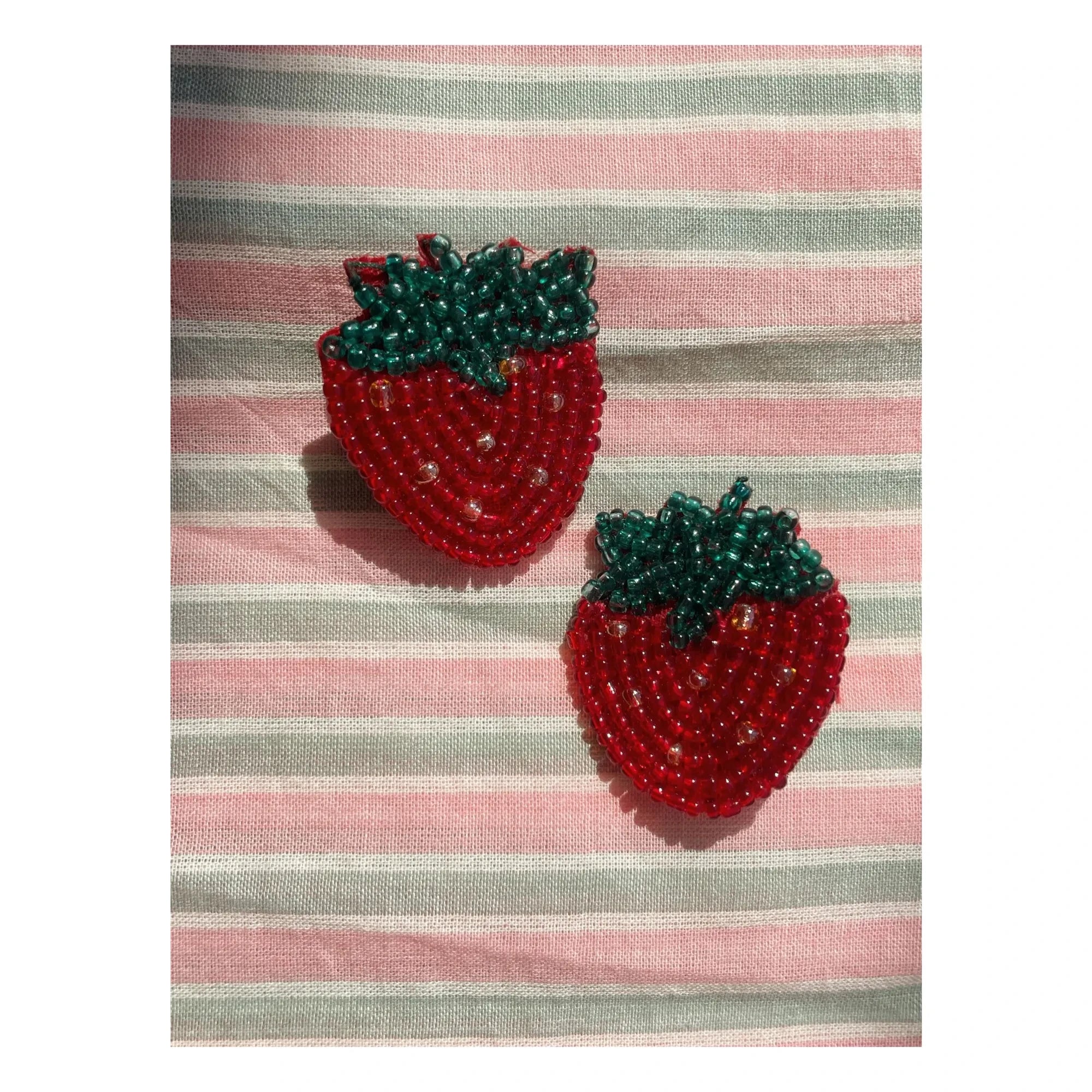 Konges Sløjd - 2-Piece Strawberry Stick Set | Red