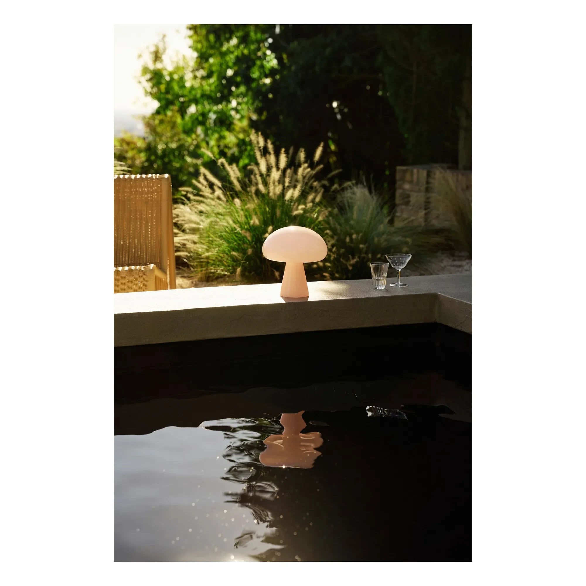 Gubi - Obello desk lamp, Bill Curry | Powder Pink