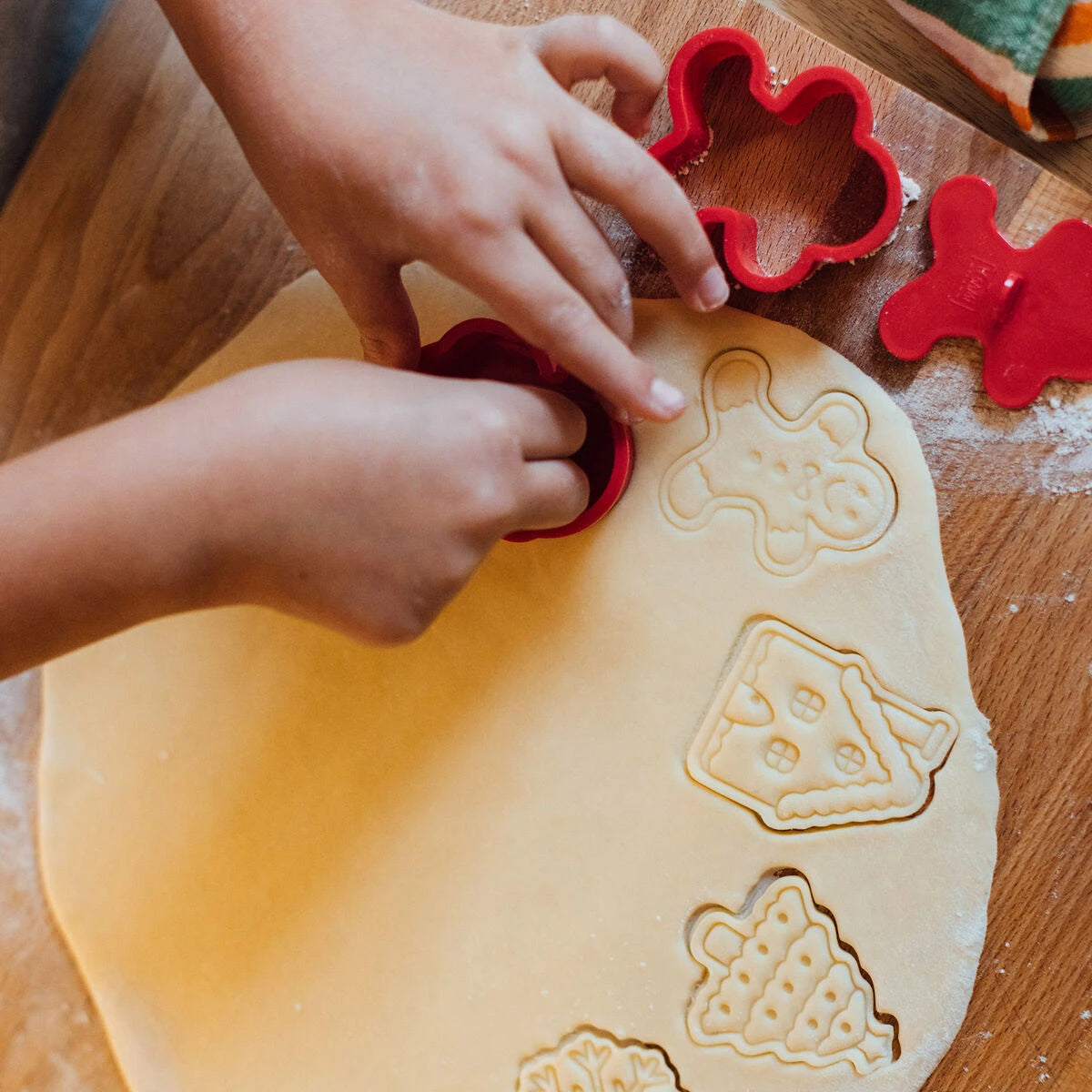 Legami - 5-Piece Set Cookie Cutters with Stamps - Cookie Time!