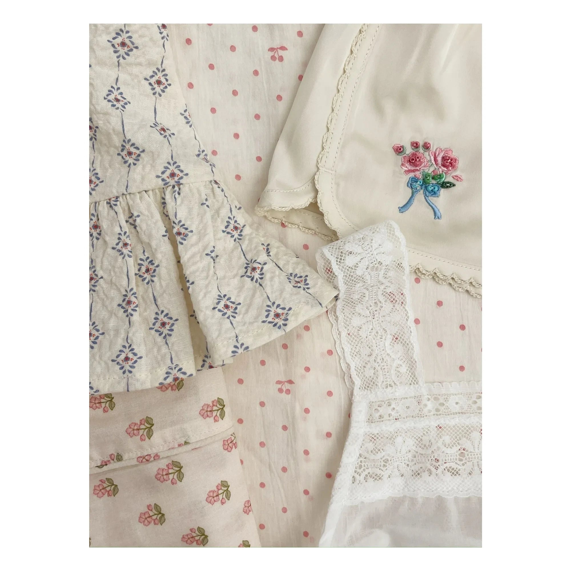 Konges Sløjd - Sheeny Embroidered Shorts | Ecru
