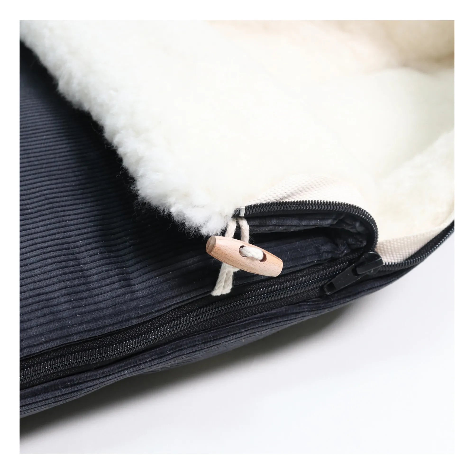 Kaiser - Filia Lambskin Baby Nest | Black