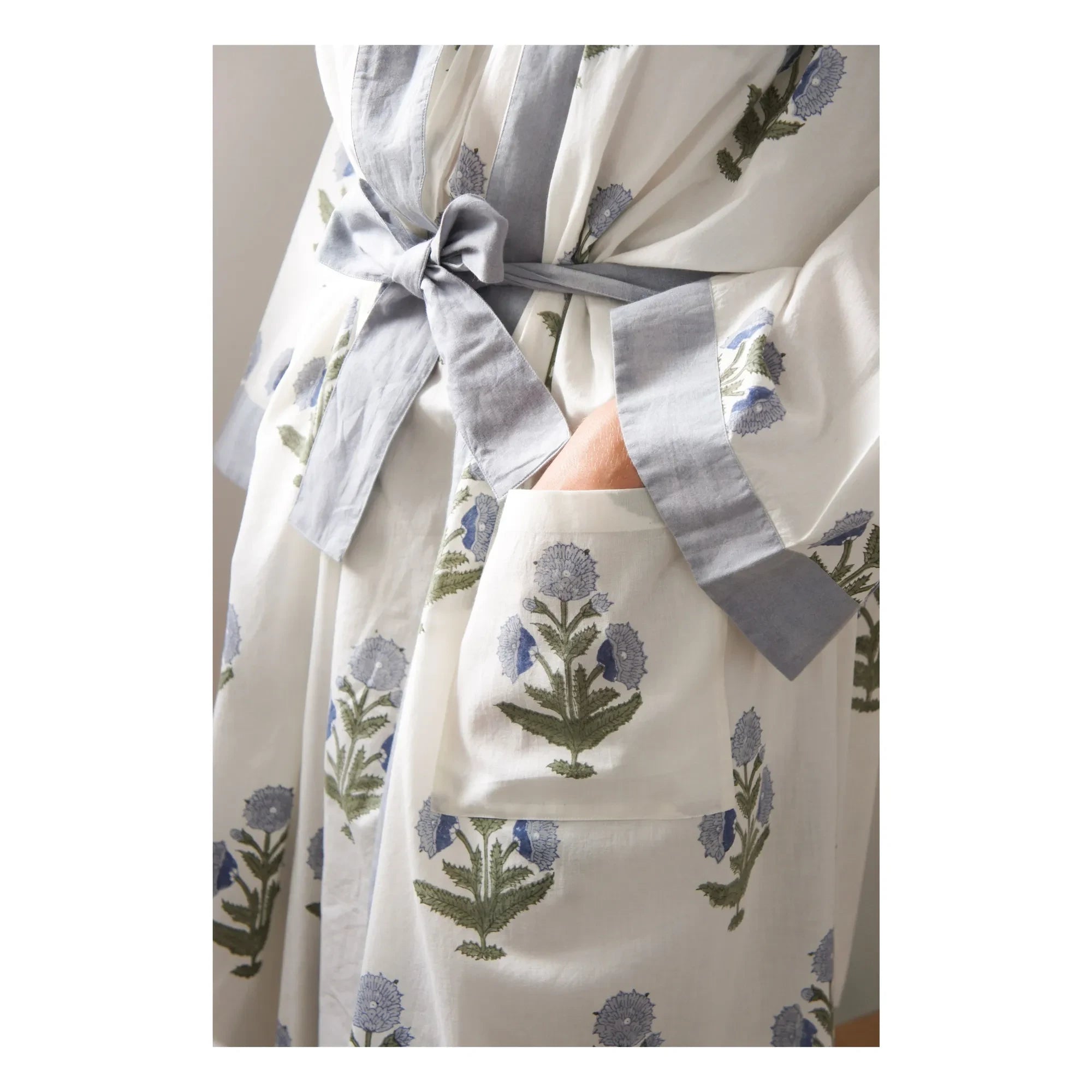 Scarlette Ateliers - Clark Poppy Patterned Kimono | White