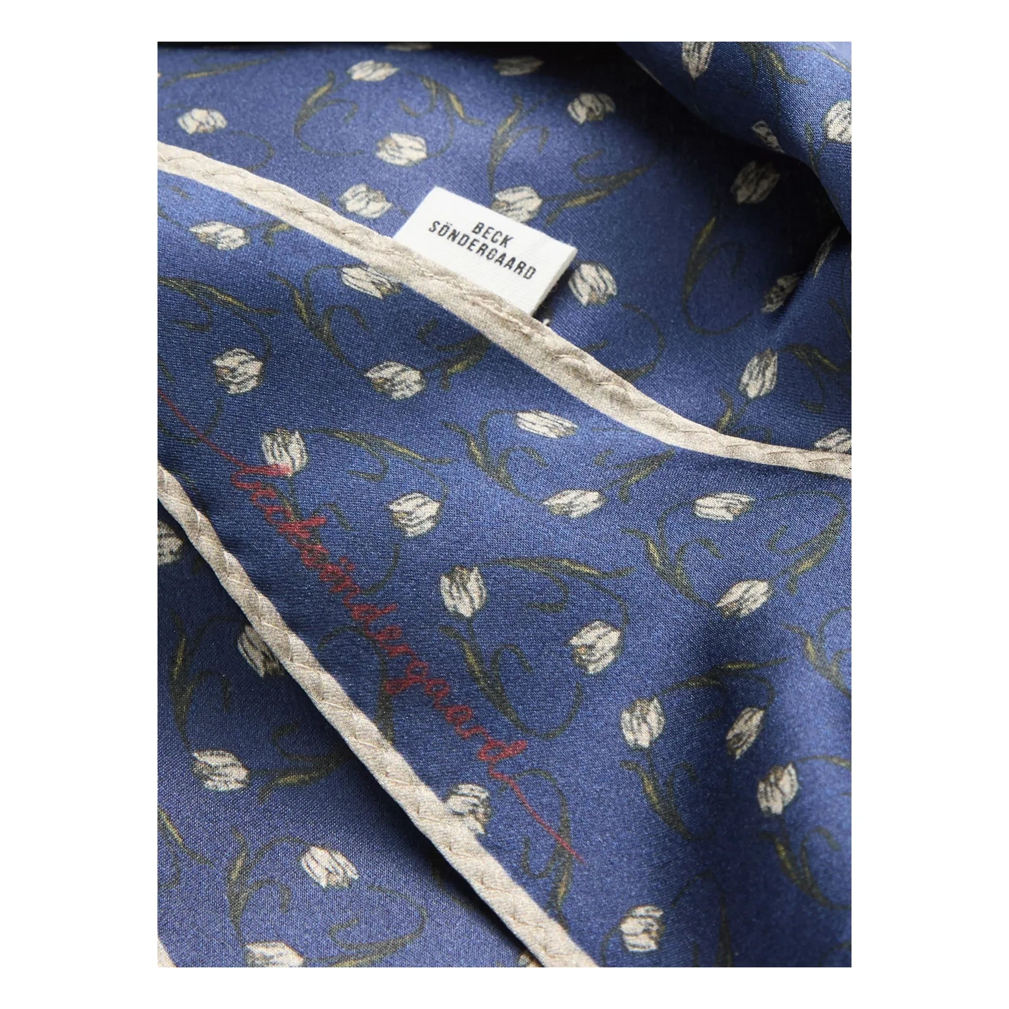 Becksöndergaard - Hearta Tulip Diamond Shawl | Navy Blue