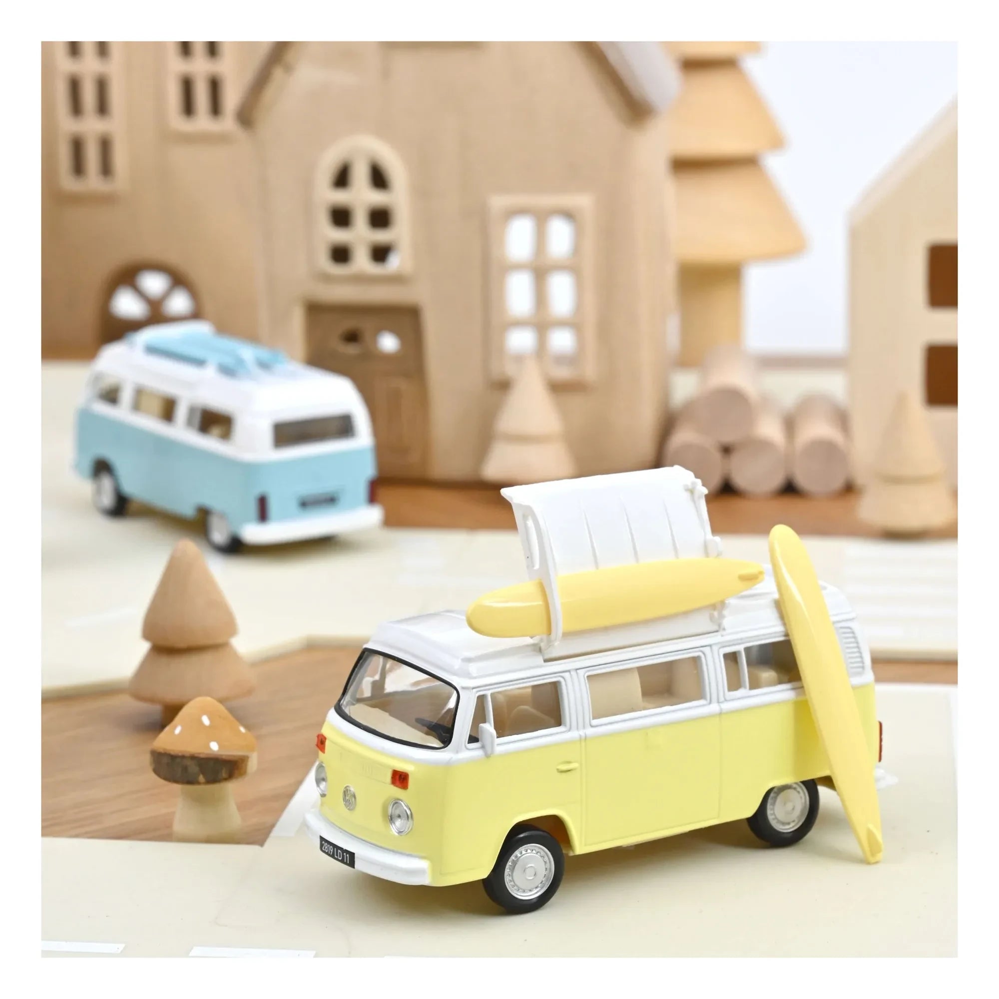 Norev - Volkswagen T2b Camper Van 1973 | Yellow