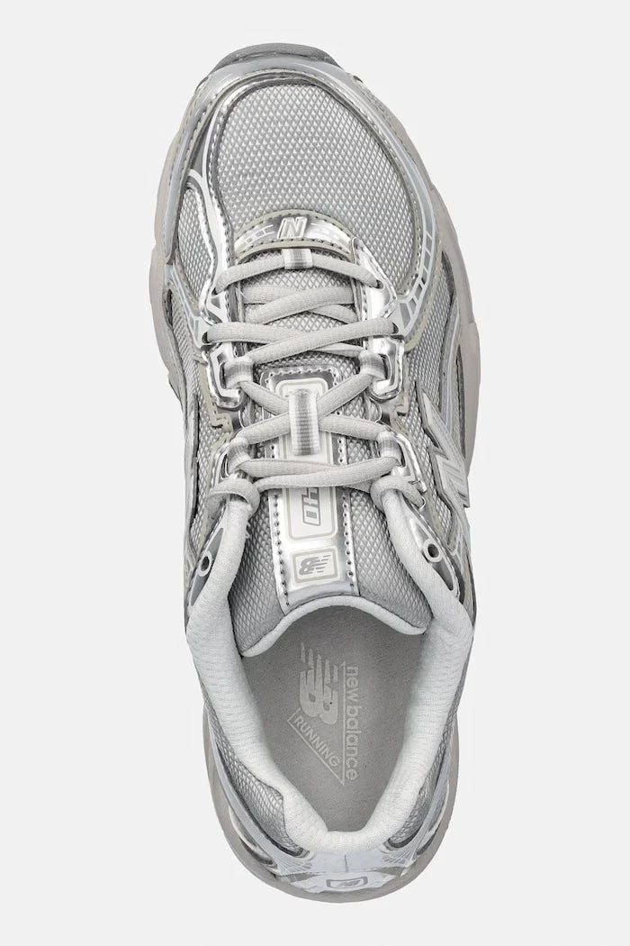 New Balance 740 sneakers