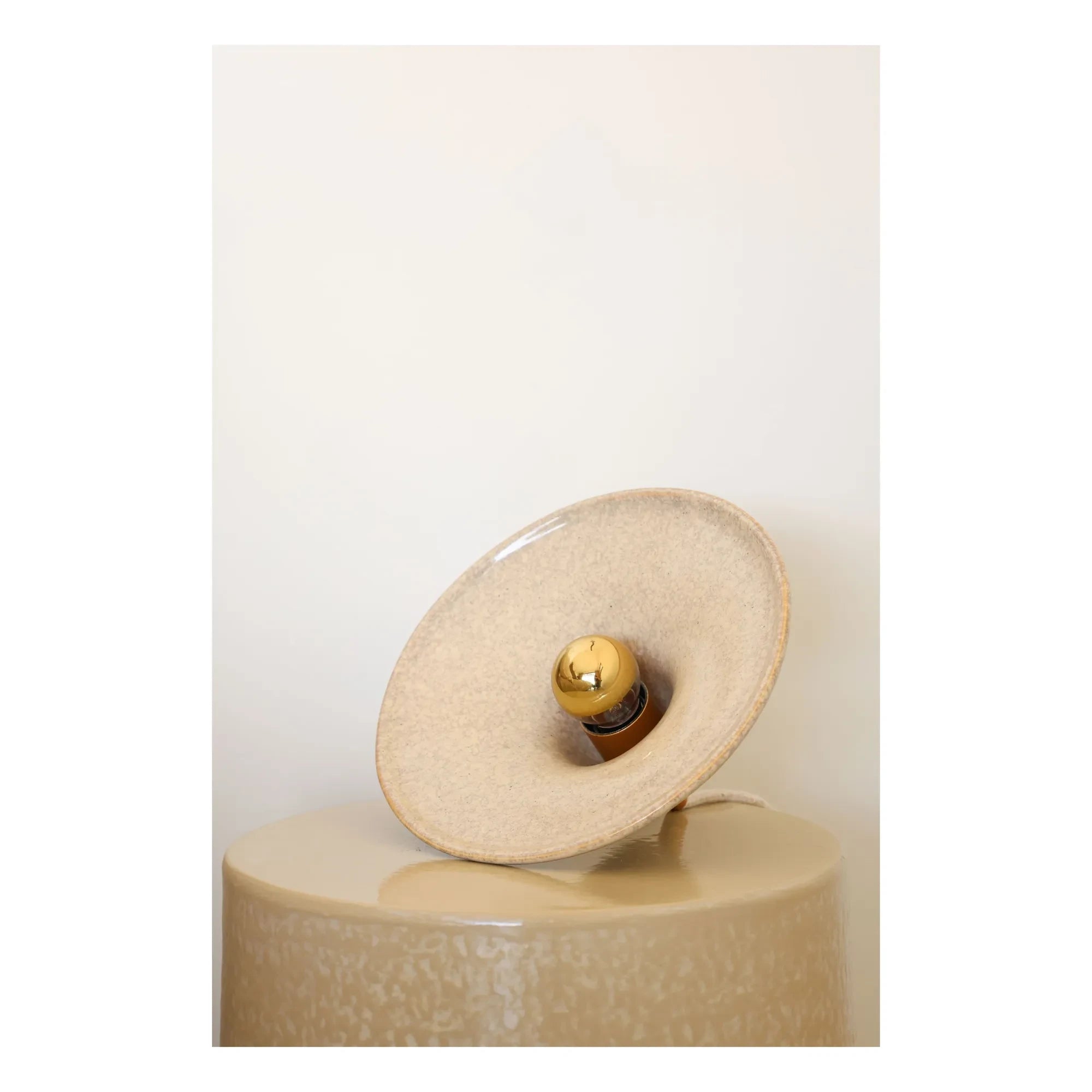 Masamé - Gigaro hand lamp | Sand