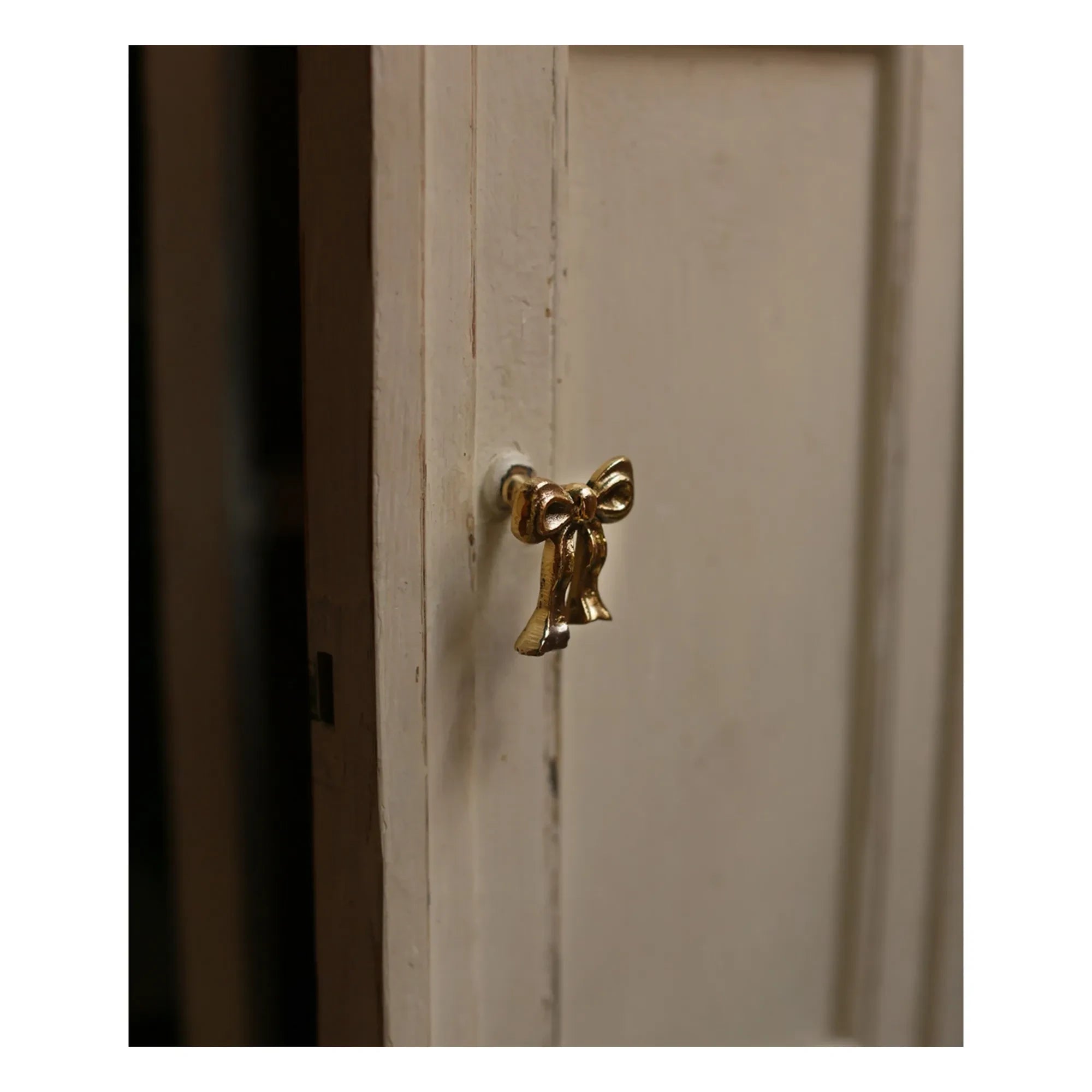 Doing Goods - Bowie Bow Brass Door Handle | Gold