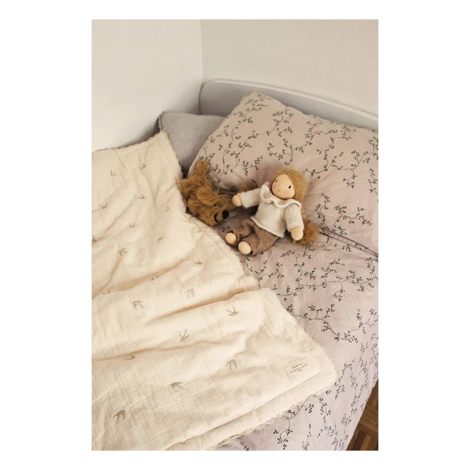 Gentil Coquelicot - Embroidered Swallow Cotton Muslin Quilted Blanket