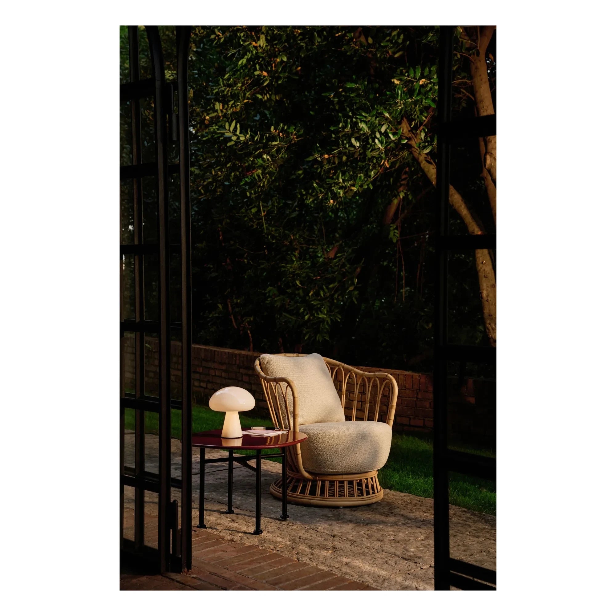 Gubi - Obello table lamp, Bill Curry | White