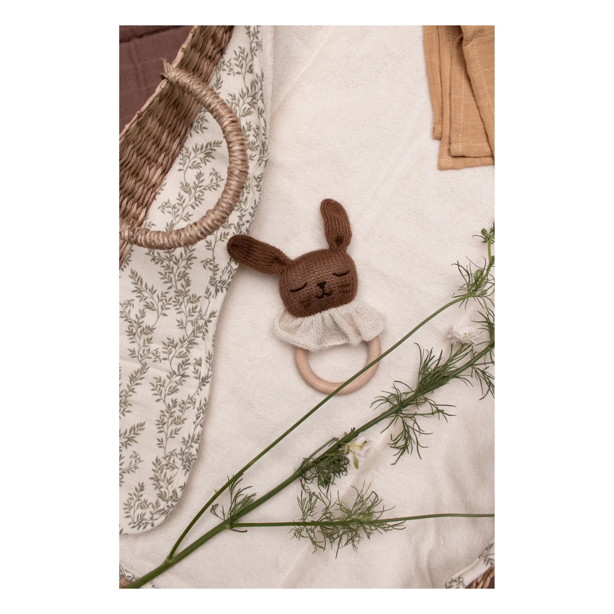 Main Sauvage - Wooden Bunny Rattle | Hazel