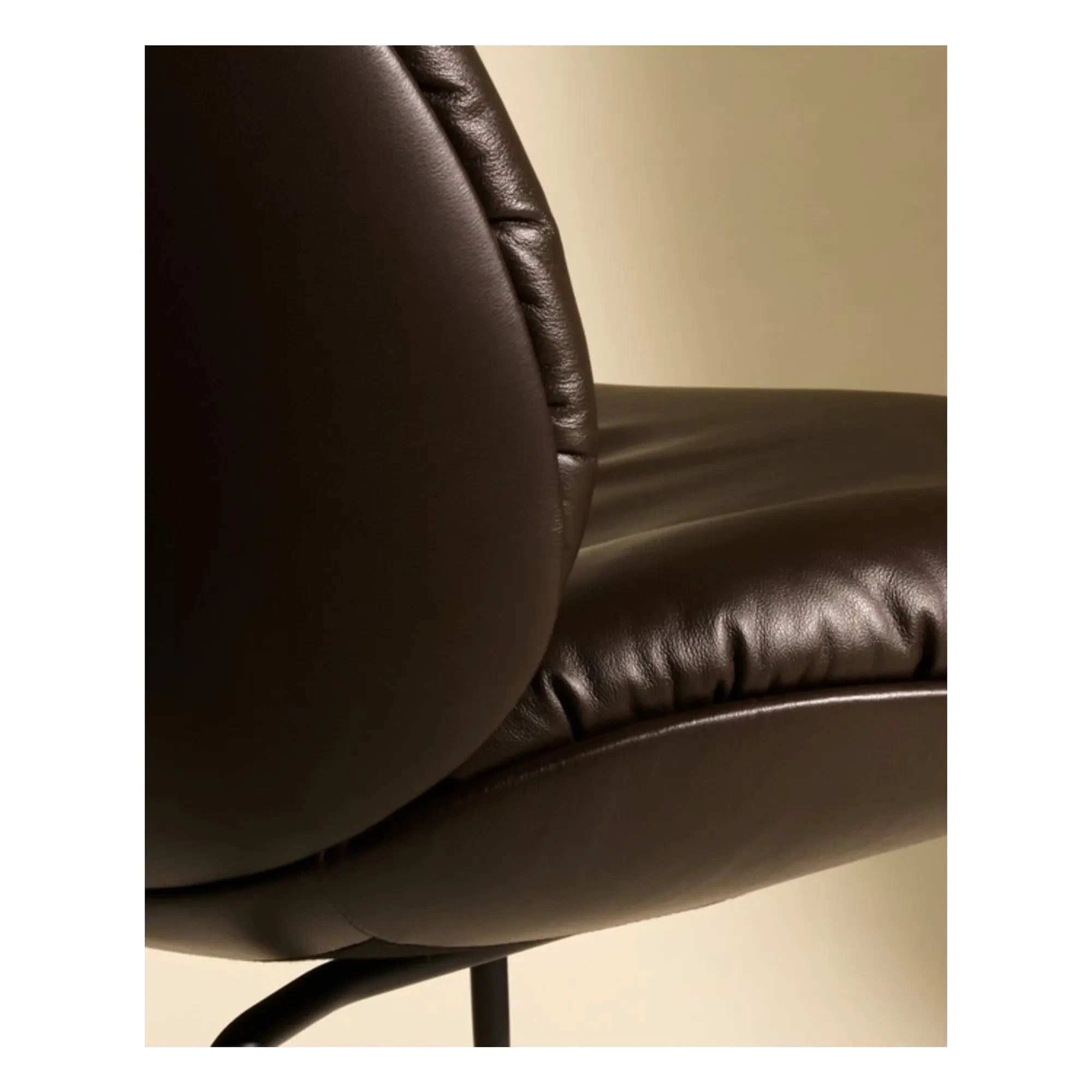Gubi - Beetle Soft leather lounge chair, Gamfratesi | Coffee