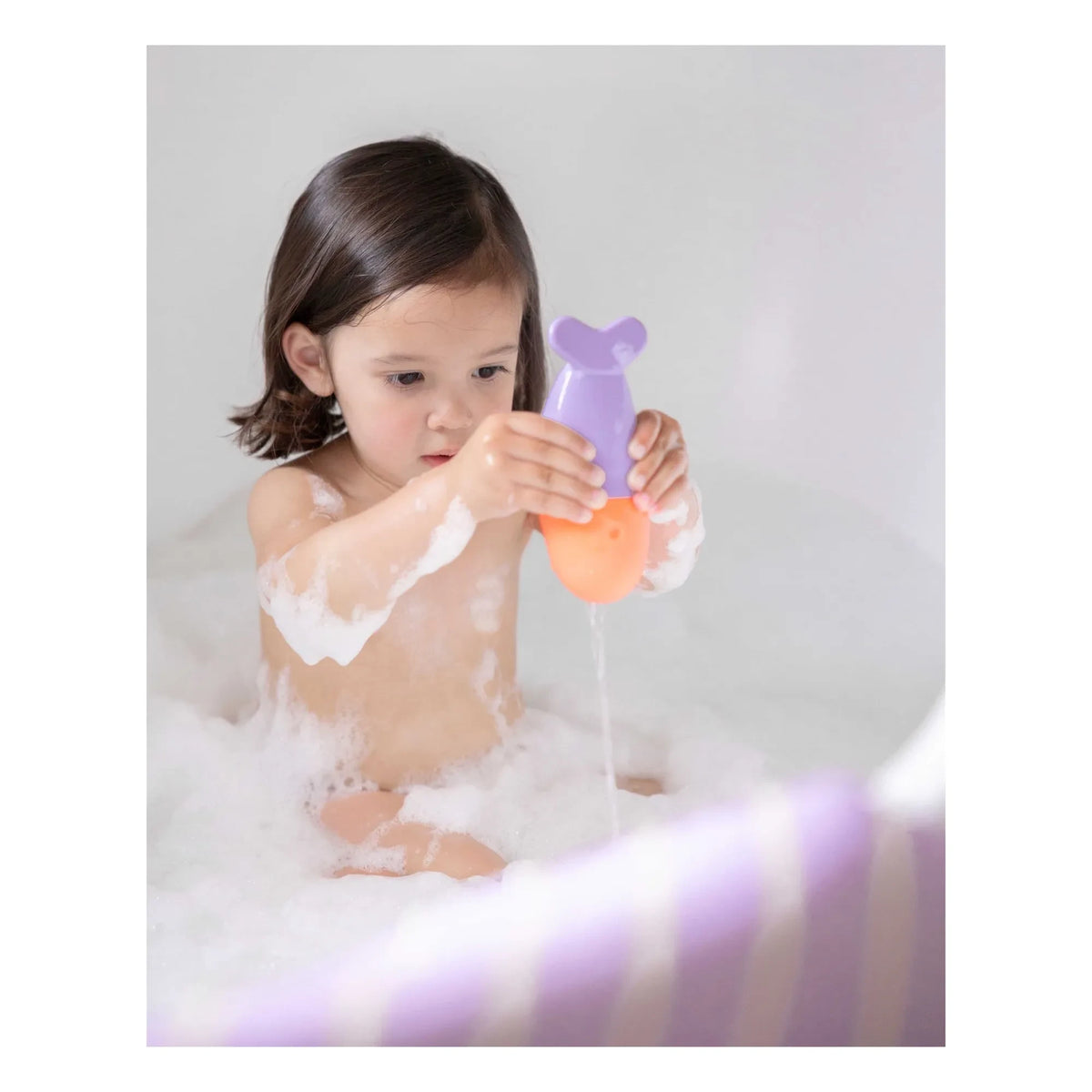 Quut - Squeezi Whale Bath Toy | Purple