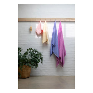 Bongusta - Naram Bathroom Towel | Fuchsia