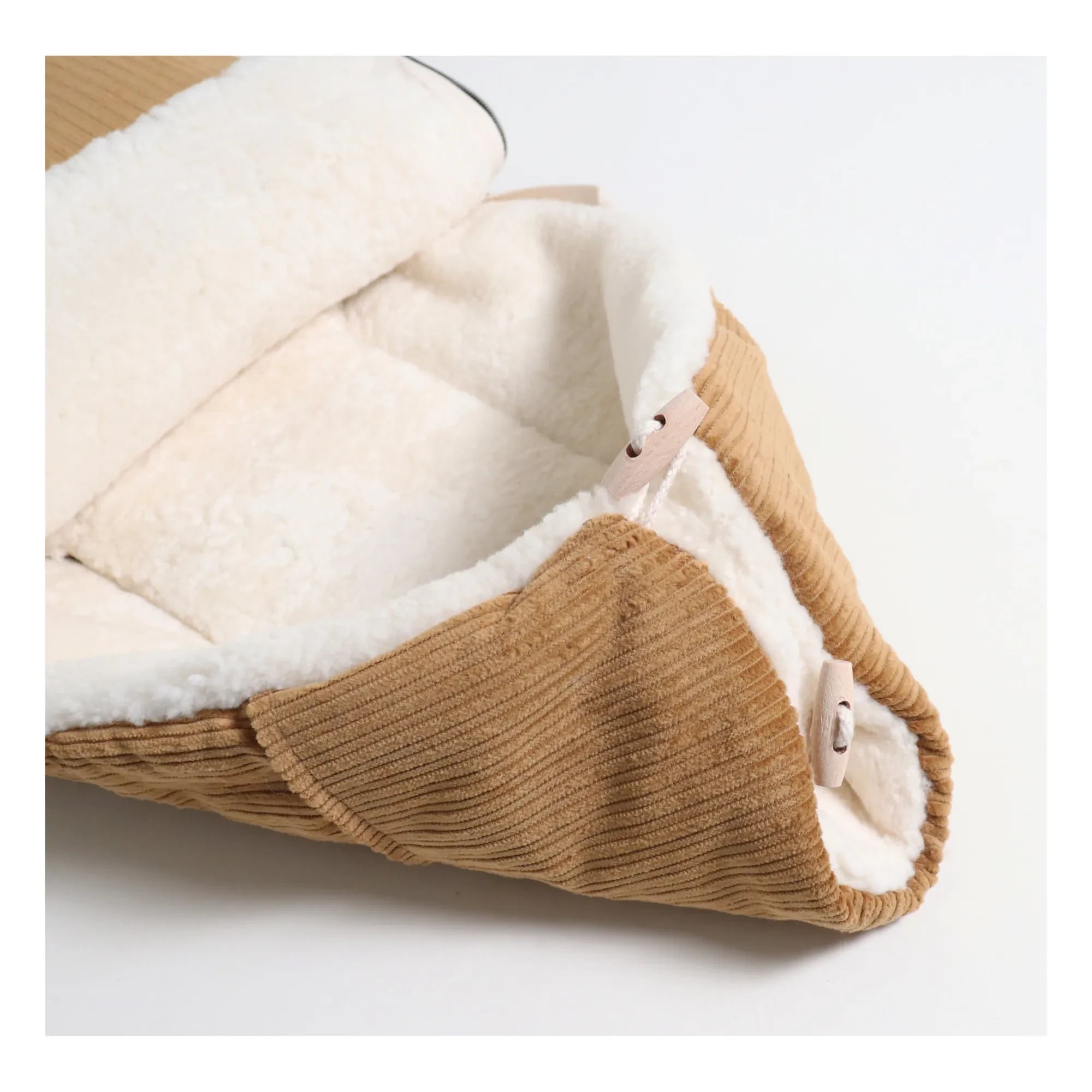 Kaiser - Filia Lambskin Baby Nest | Camel