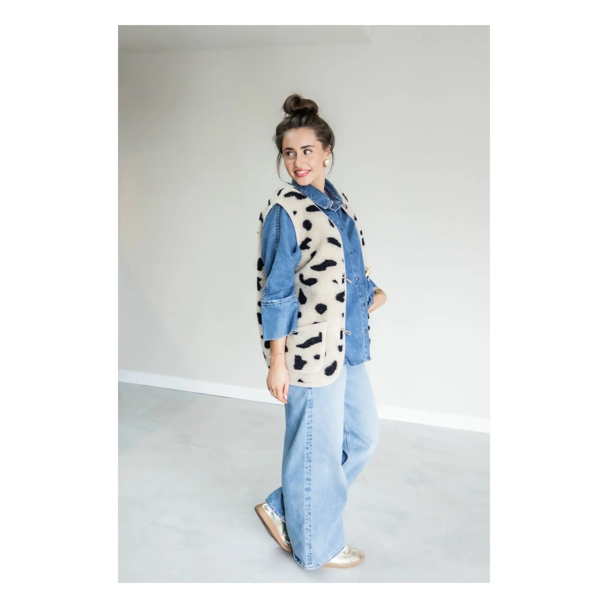 Alwero - Alpen Cheetah Sleeveless Vest - Adult Collection | Beige