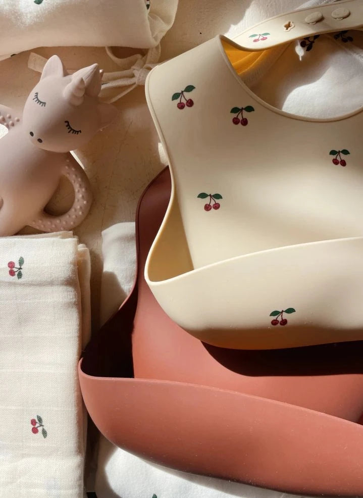 Konges Sløjd - Cherry Colored Silicone Bibs - Set of 2