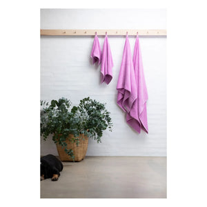 Bongusta - Naram Bathroom Towel | Fuchsia