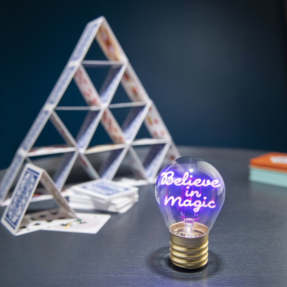 Legami - Dekoratif Lightbulb-Shaped Table Lamp - Believe in Sihir - Bulb Fiction