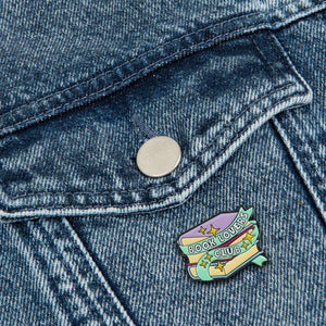 Legami - Kitap Lover Enamel Metal Pin - Pin Your Style!