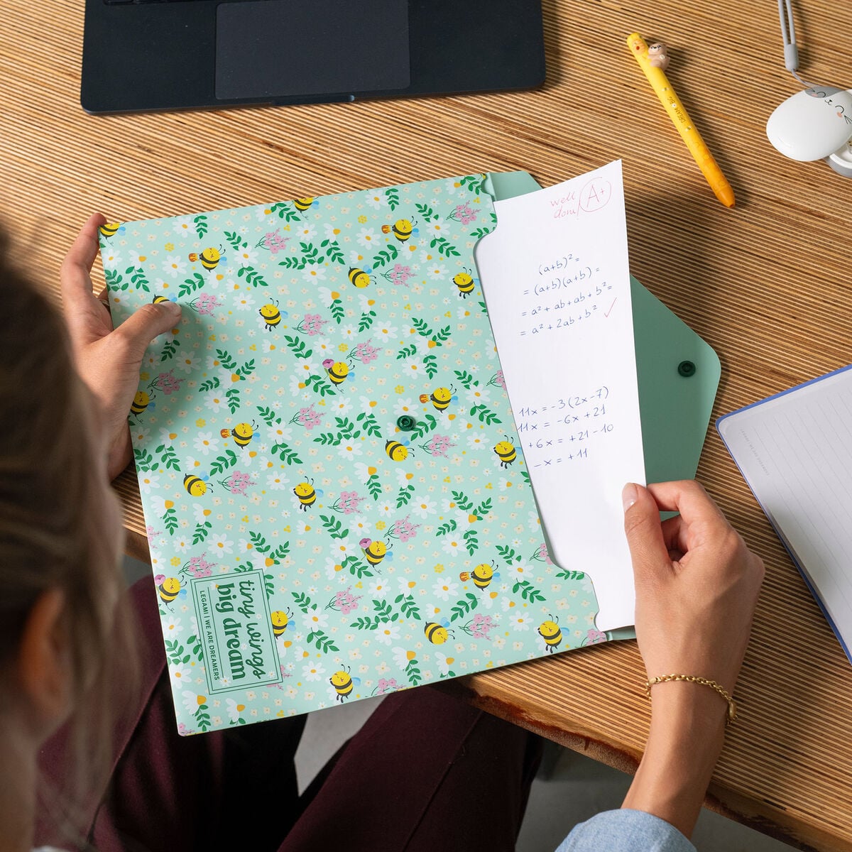Legami - Document Folder - Fold & Order - Bee